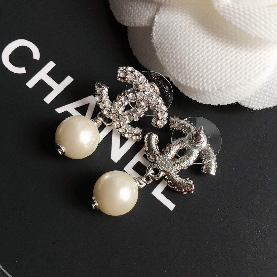 14C43E  Fashionable and high quality earrings