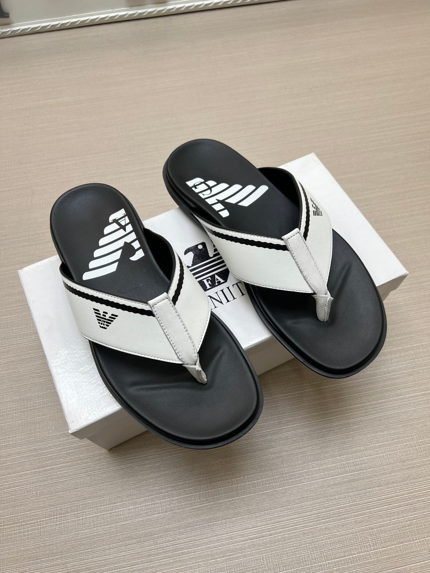 54A103Z    fashion   slippers