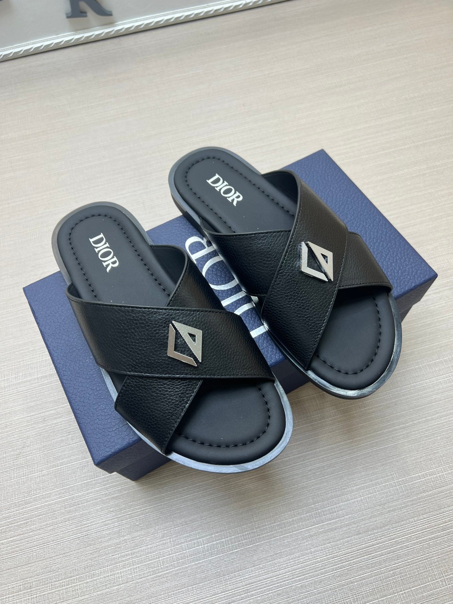 54D77Z    fashion slippers