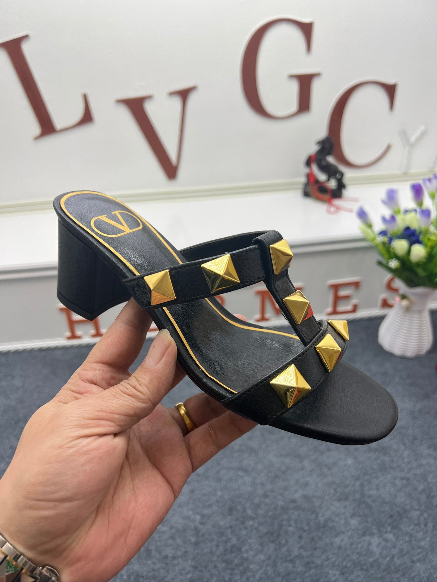 1: 1 High quality leather sandals 5YVL65Z