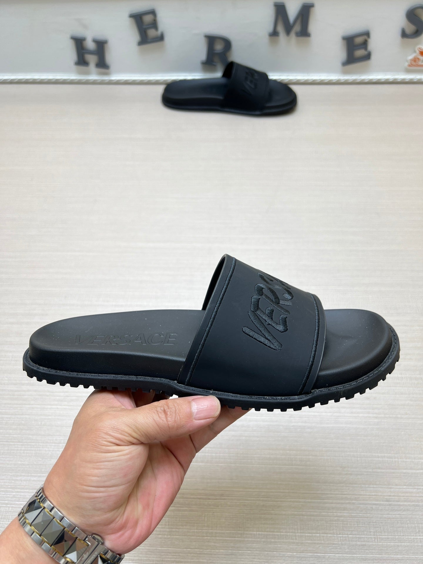 54V54Z   fashion  slippers