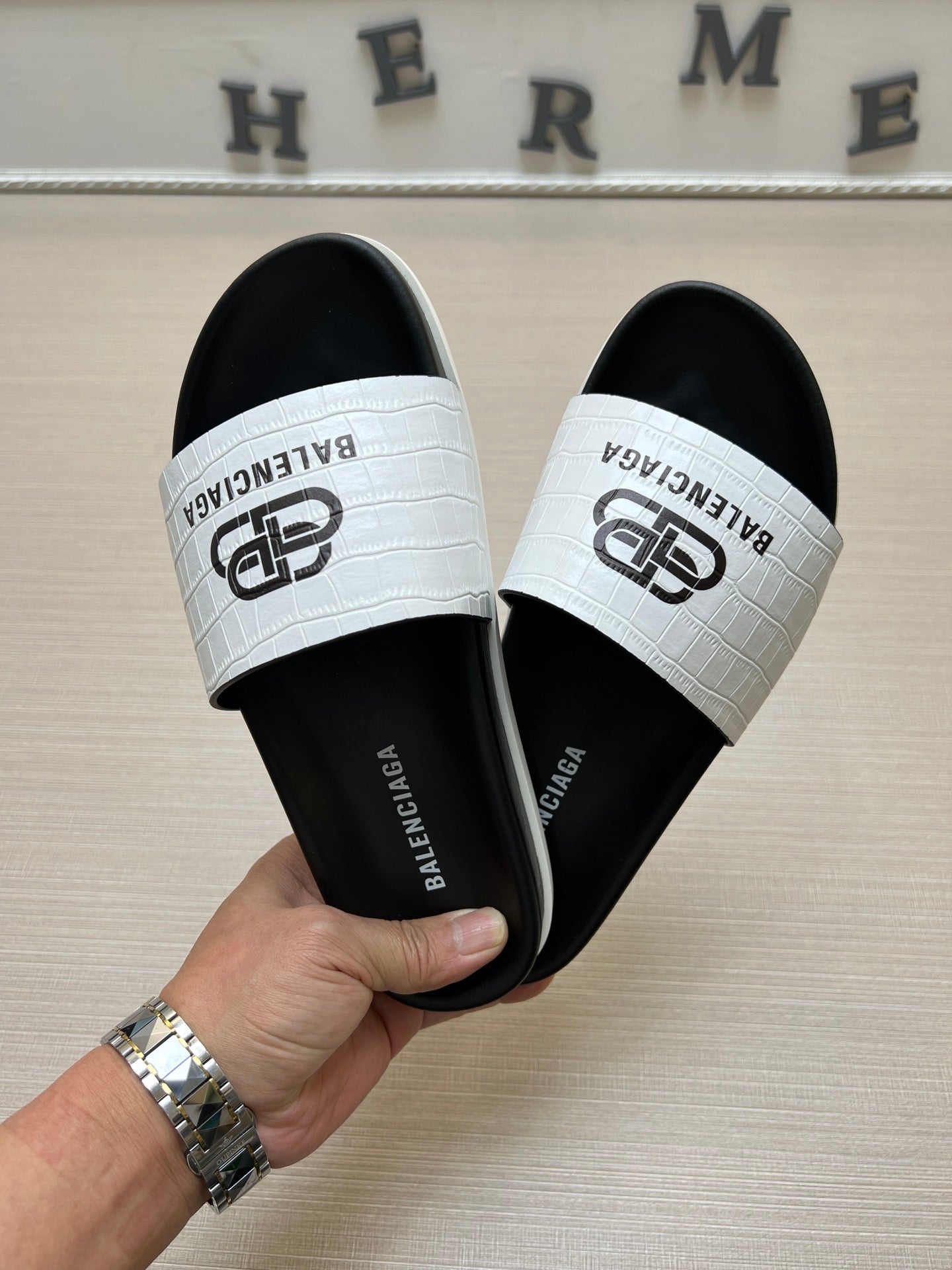 54J99Z    fashion  slippers