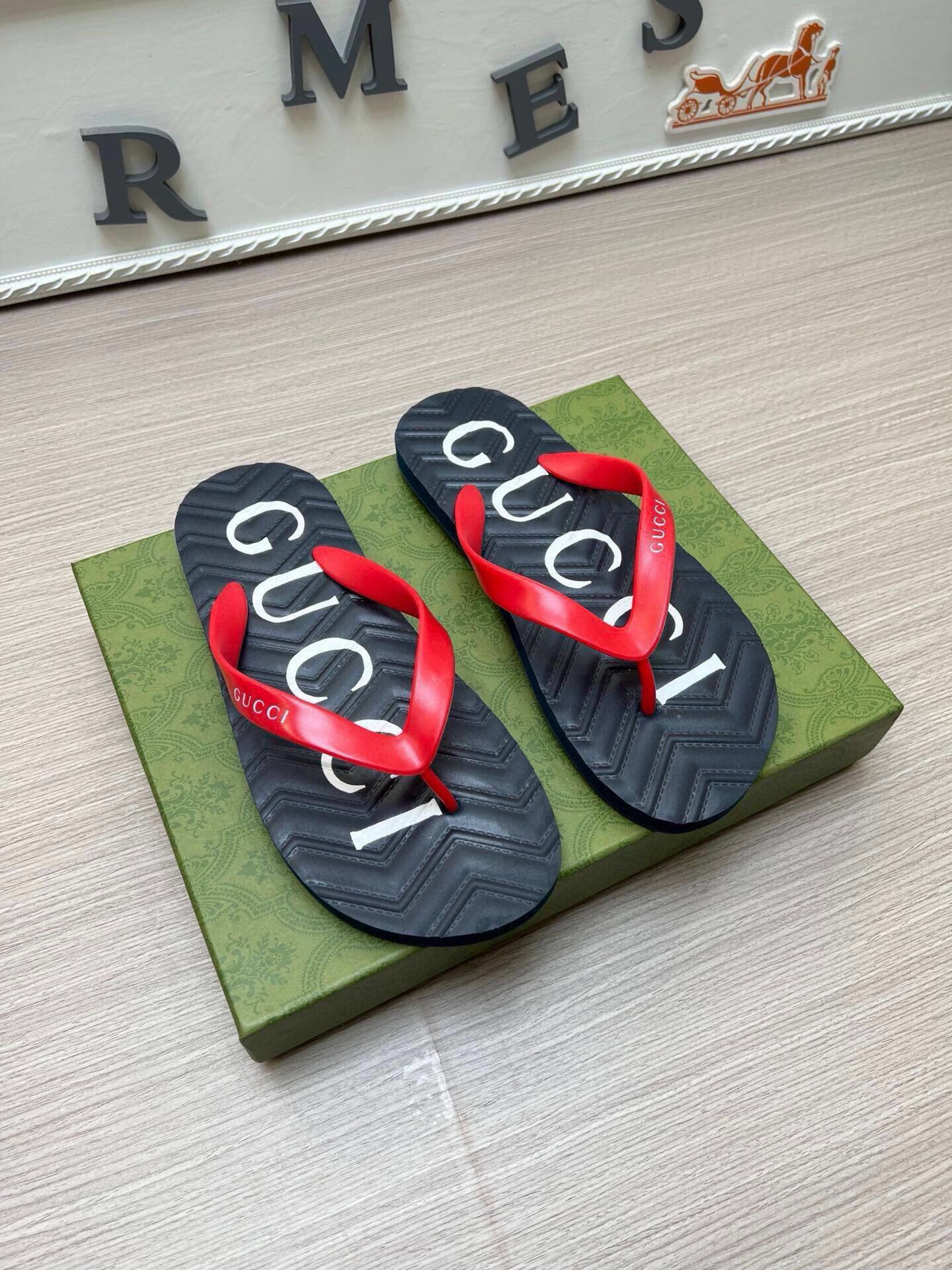 54B39Z   fashion slippers