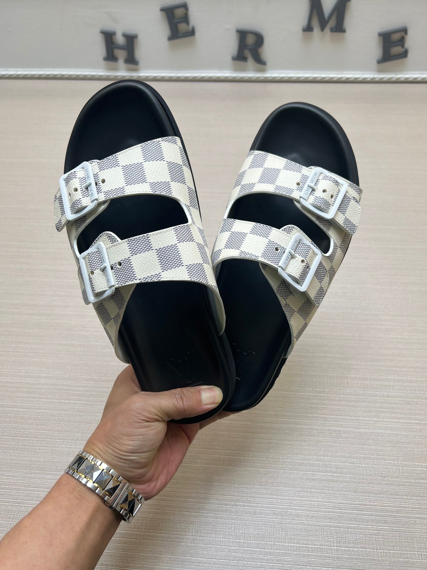 54E61Z   fashion   slippers