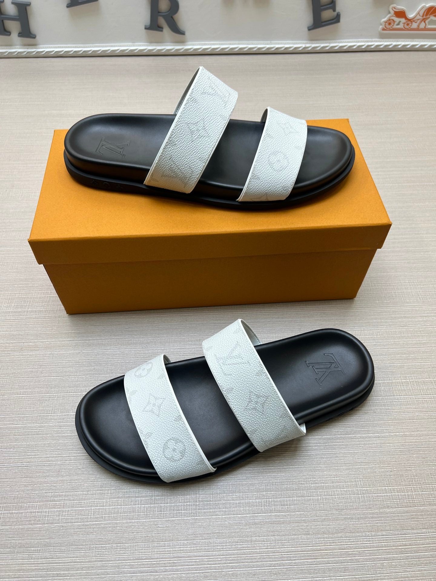 54E58Z   fashion  slippers