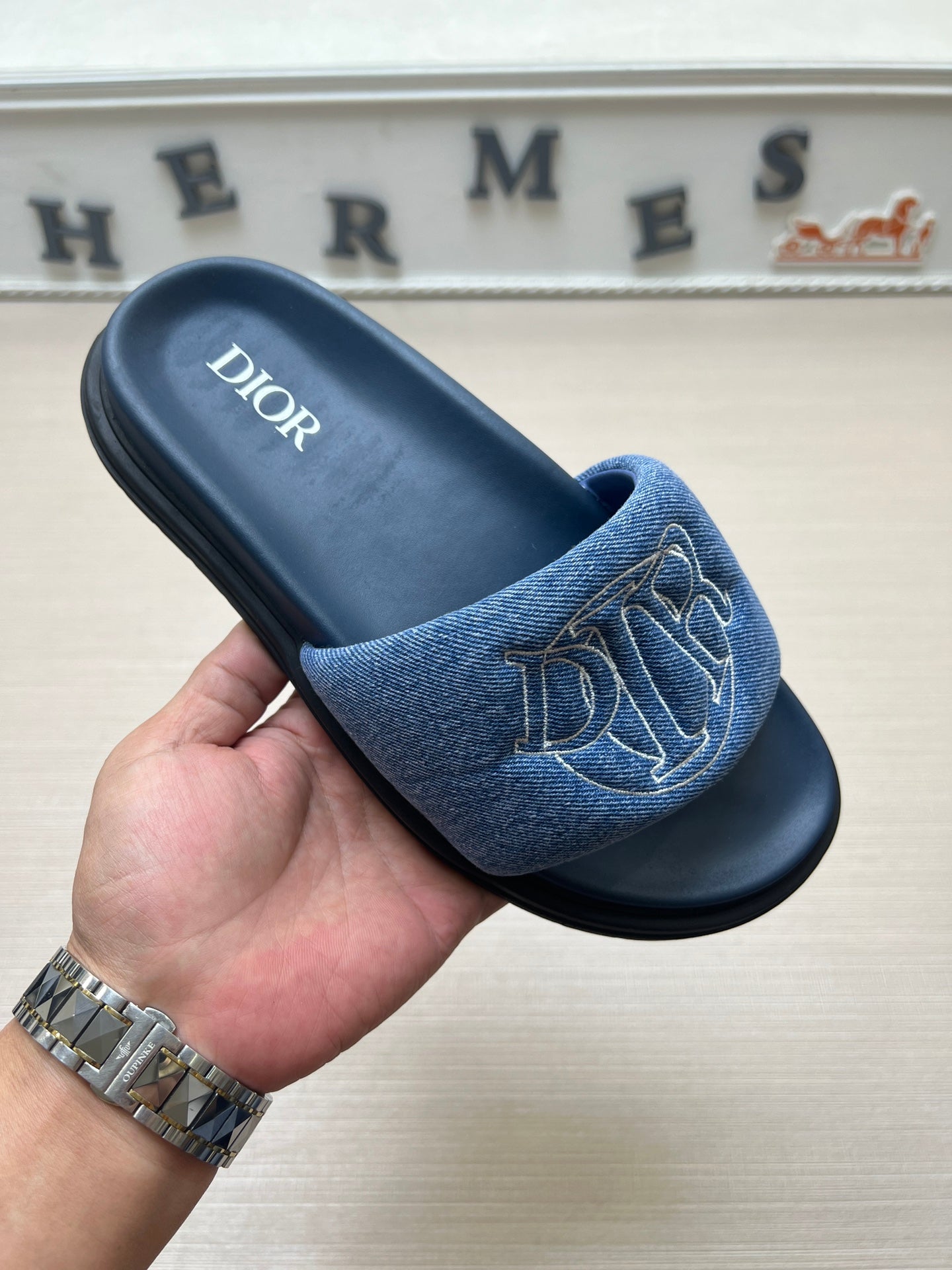 54D168Z   High quality leather slippers