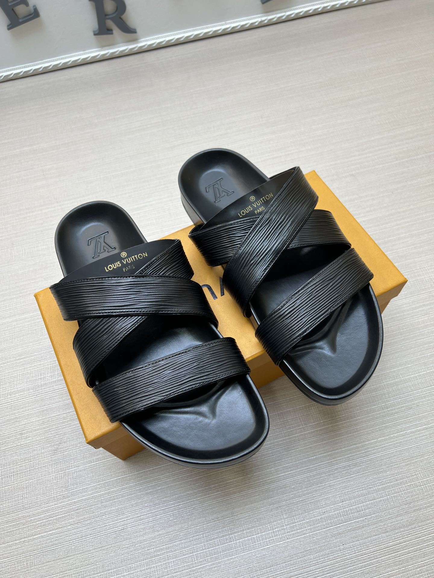 54E89Z    fashion slippers