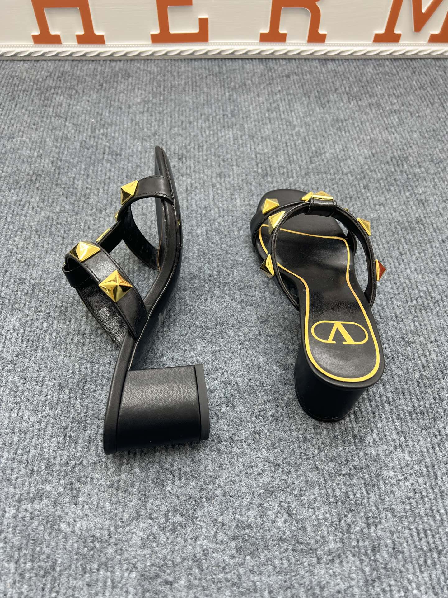 1: 1 High quality leather sandals 5YVL65Z