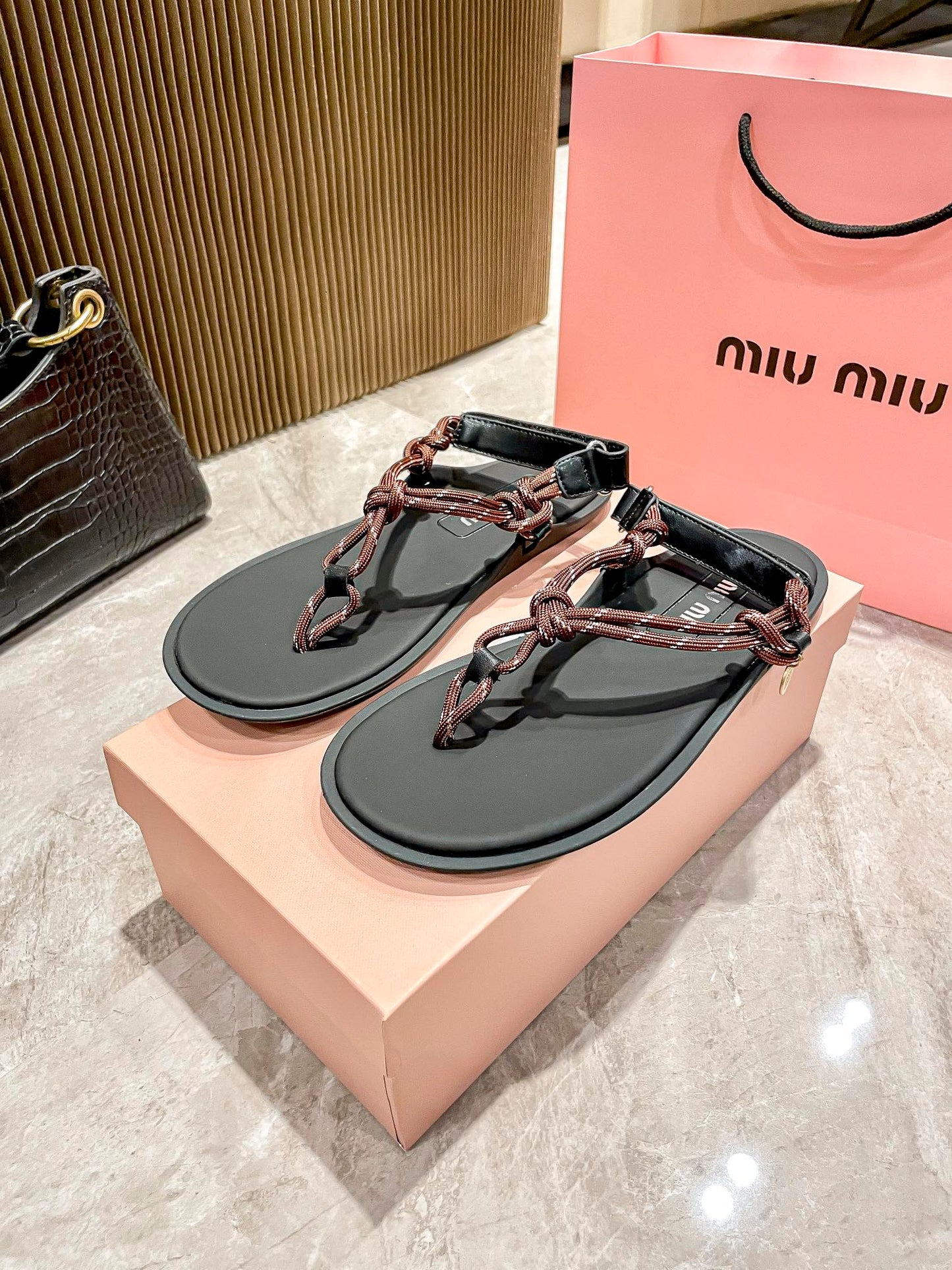 14A170Z  fashion sandals