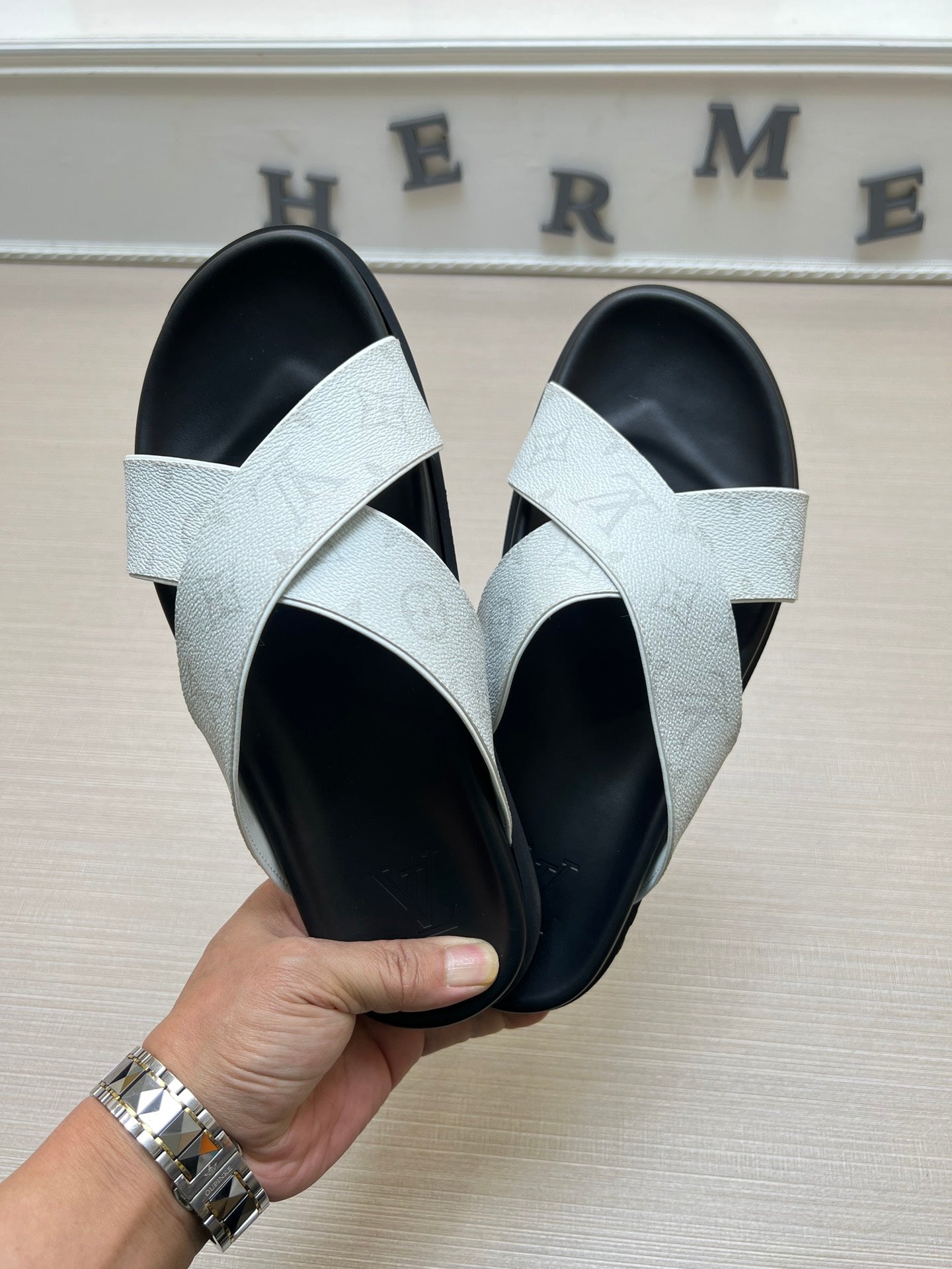 54E58Z   fashion  slippers