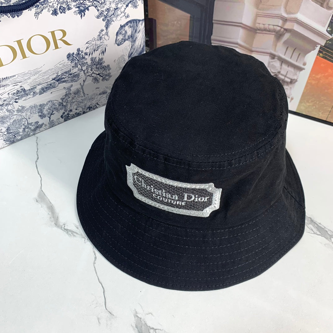 14D123M   Fashion hats