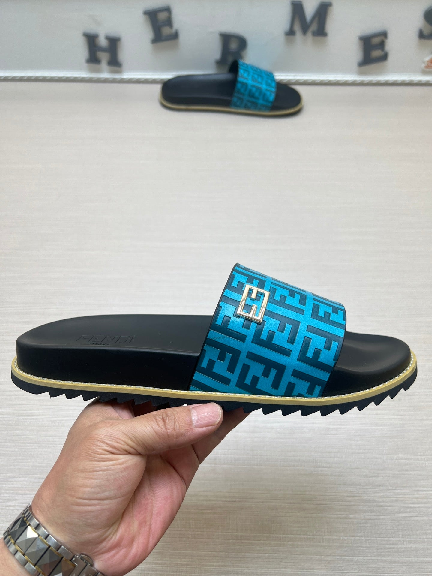 54F121Z   fashion slippers