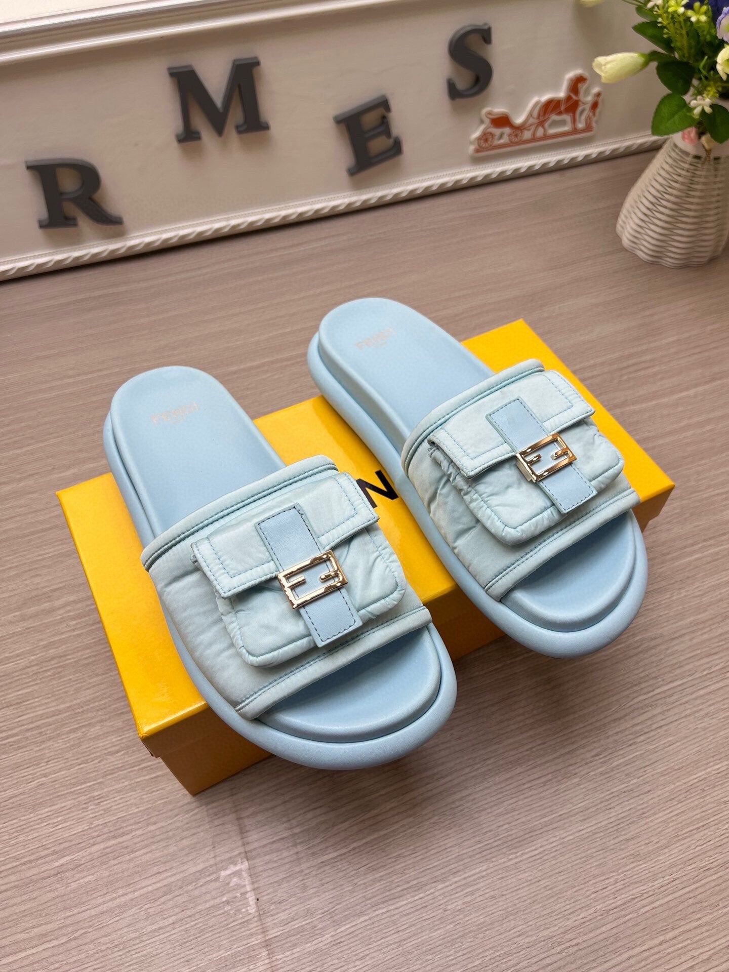 54F125Z    fashion  slippers