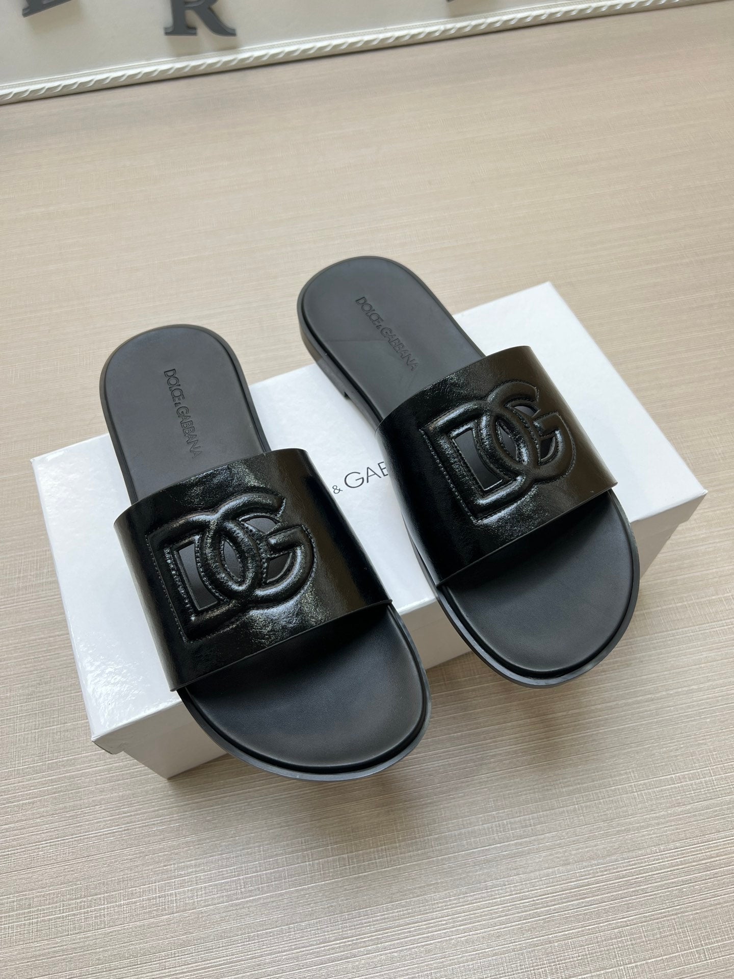 54A64Z    fashion  slippers