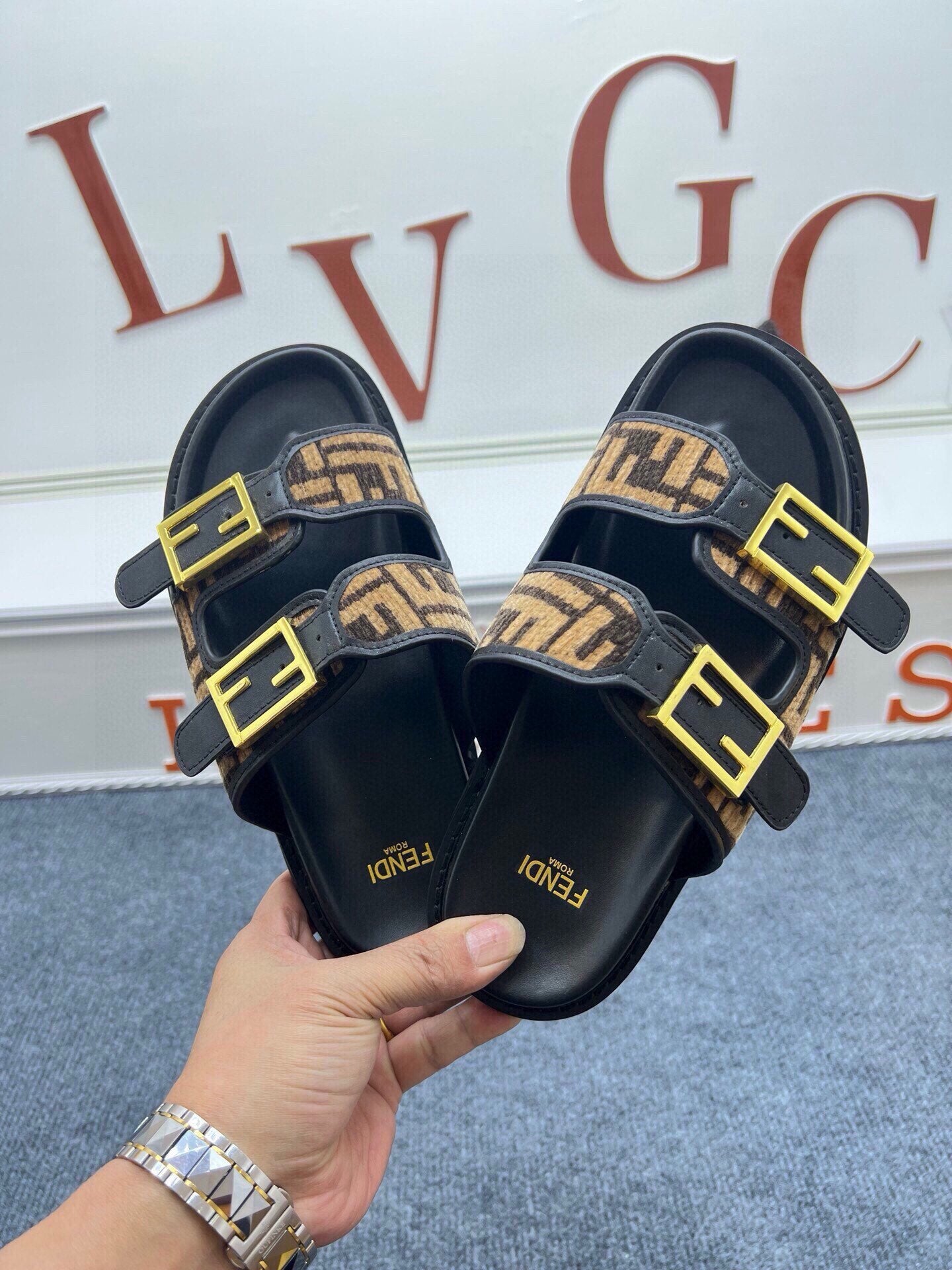 54F38Z  fashion  slippers