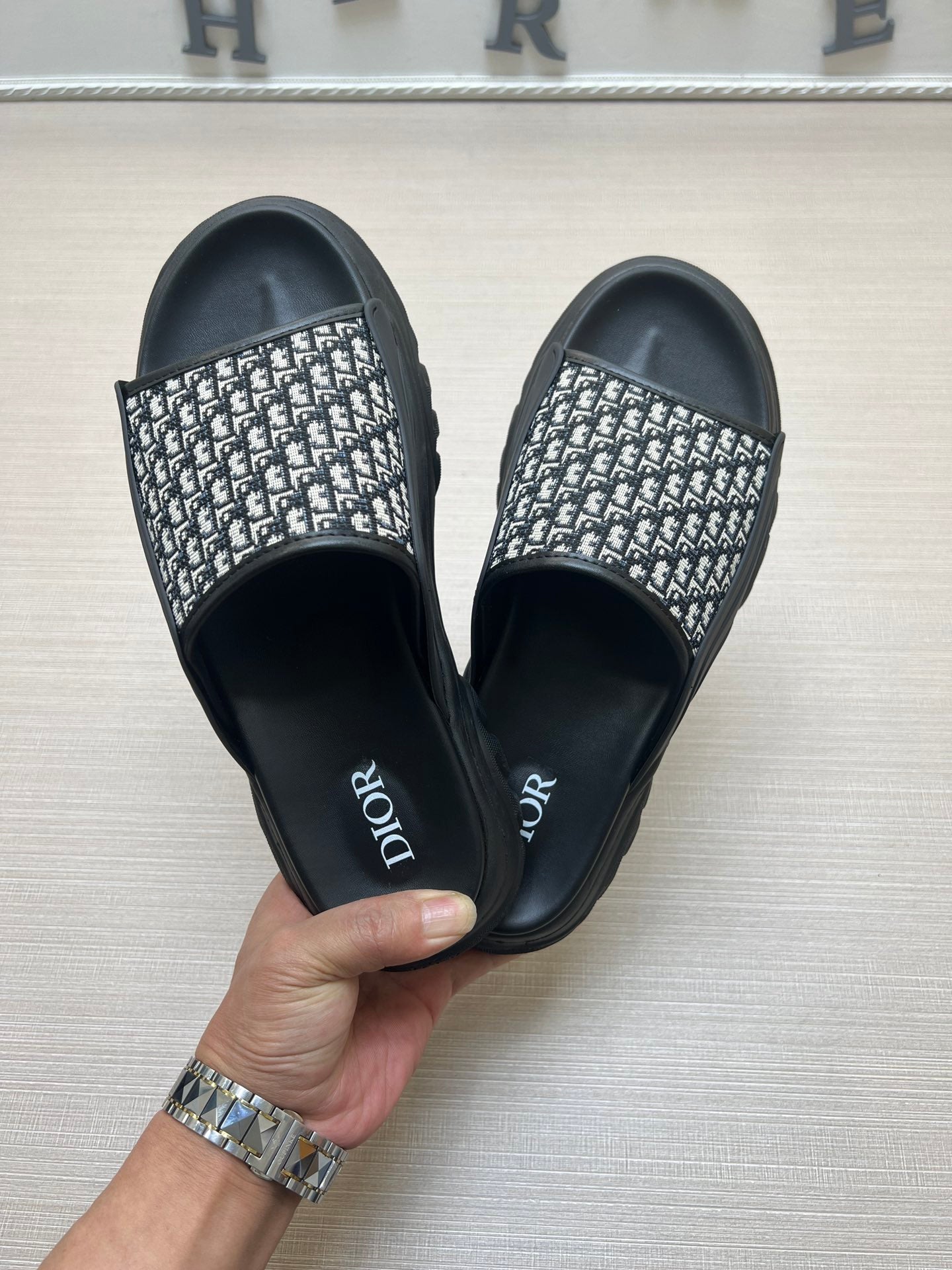 54D8Z  fashion slippers