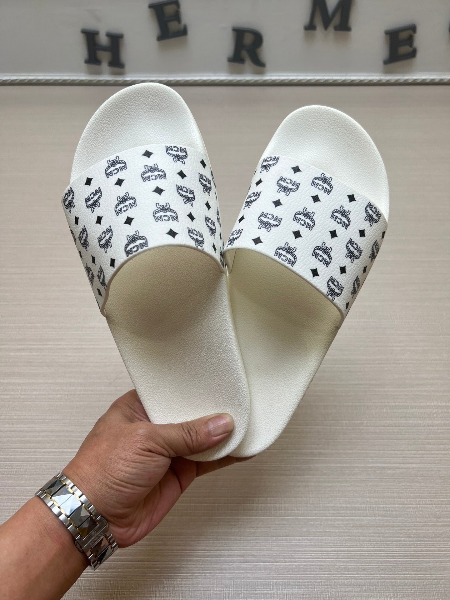 54M46Z  fashion  slippers