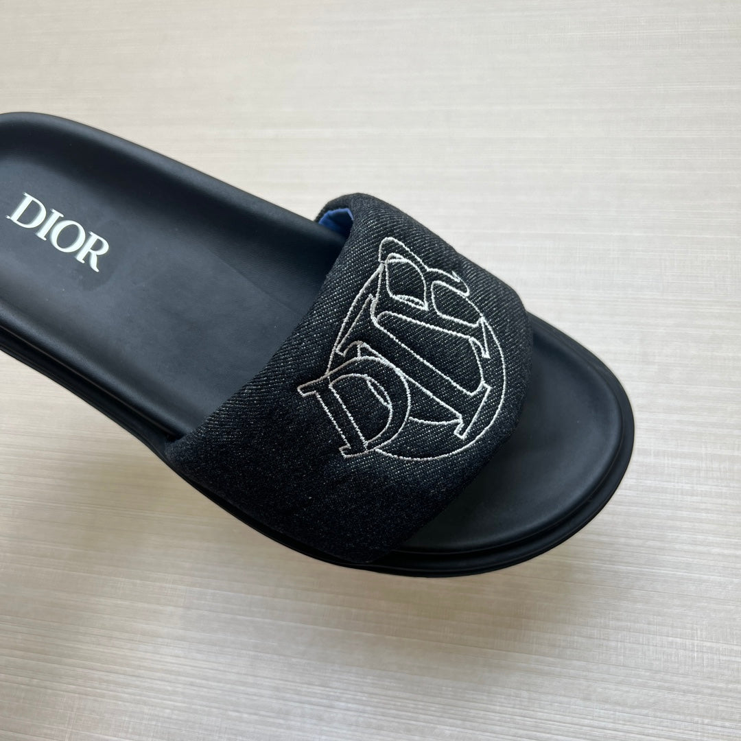 54D168Z   High quality leather slippers