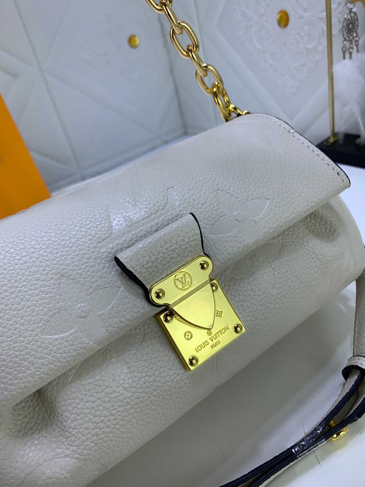 2XR363B hight quality leather Bags