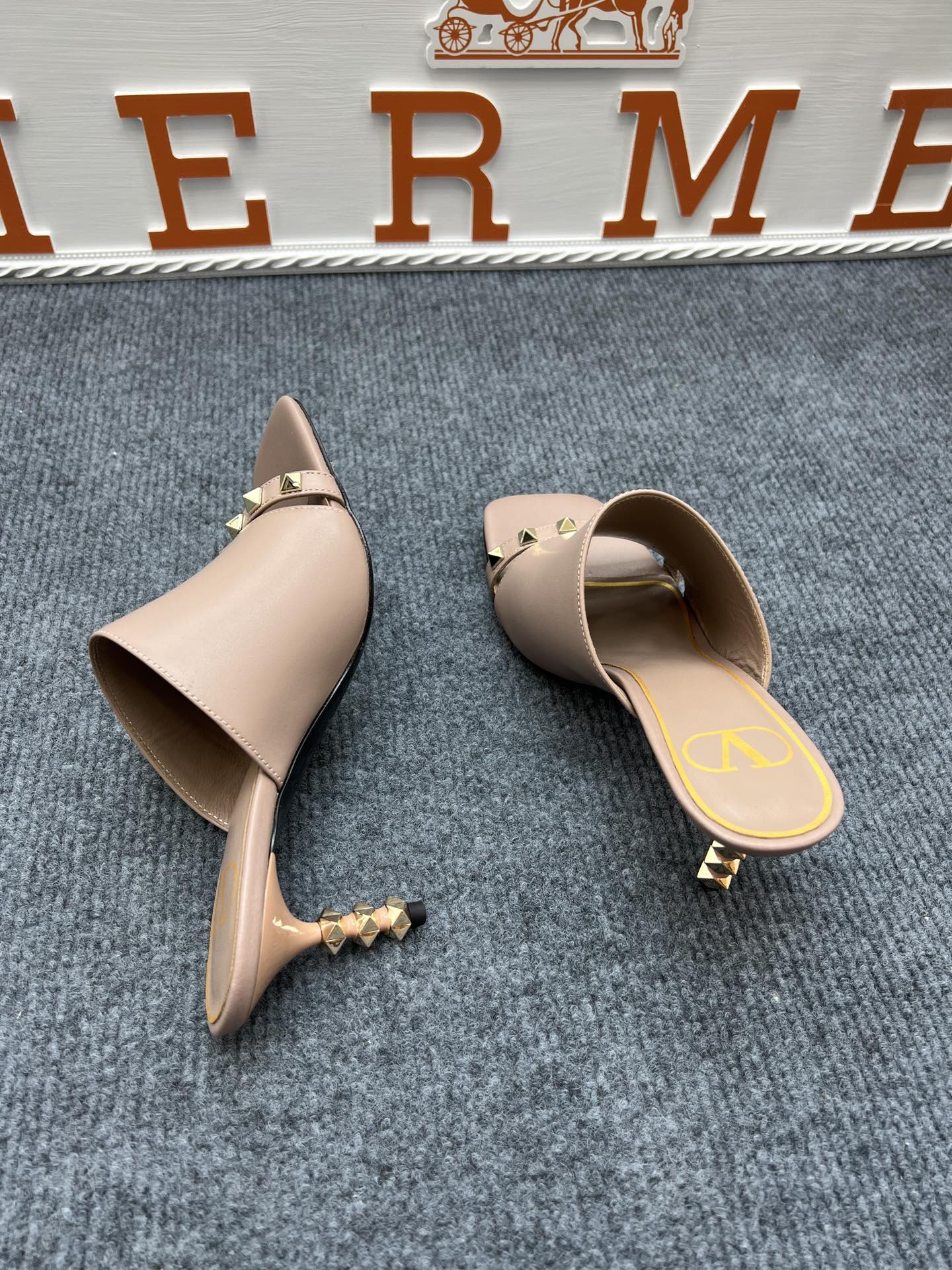 1: 1 High quality leather sandals 5YVL63Z