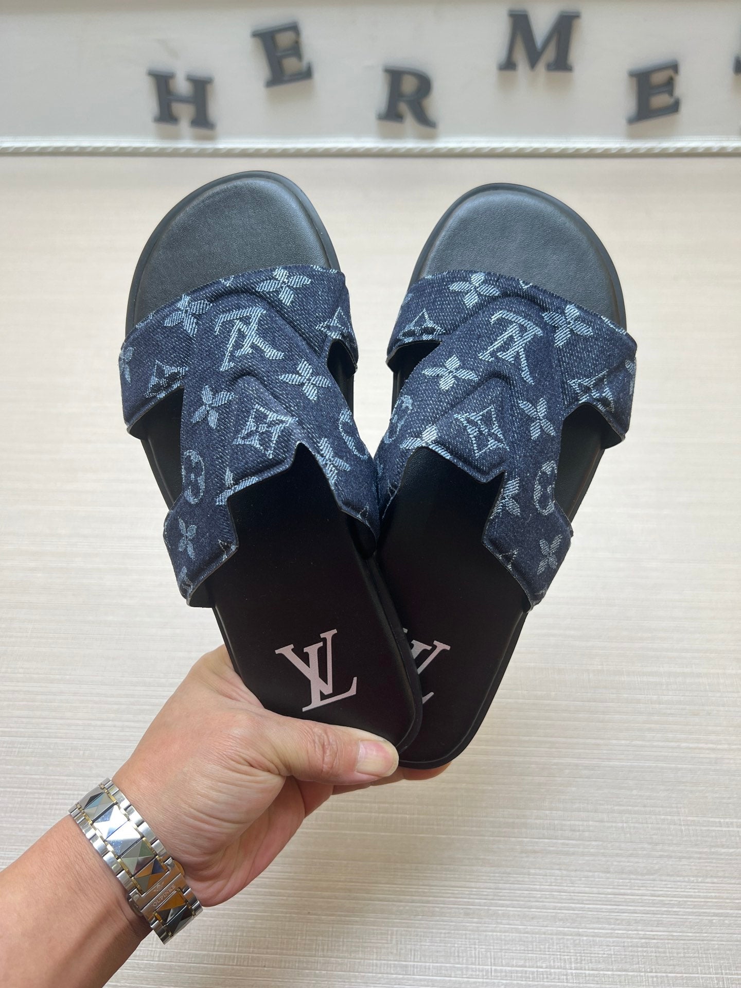 54E29Z    fashion  slippers