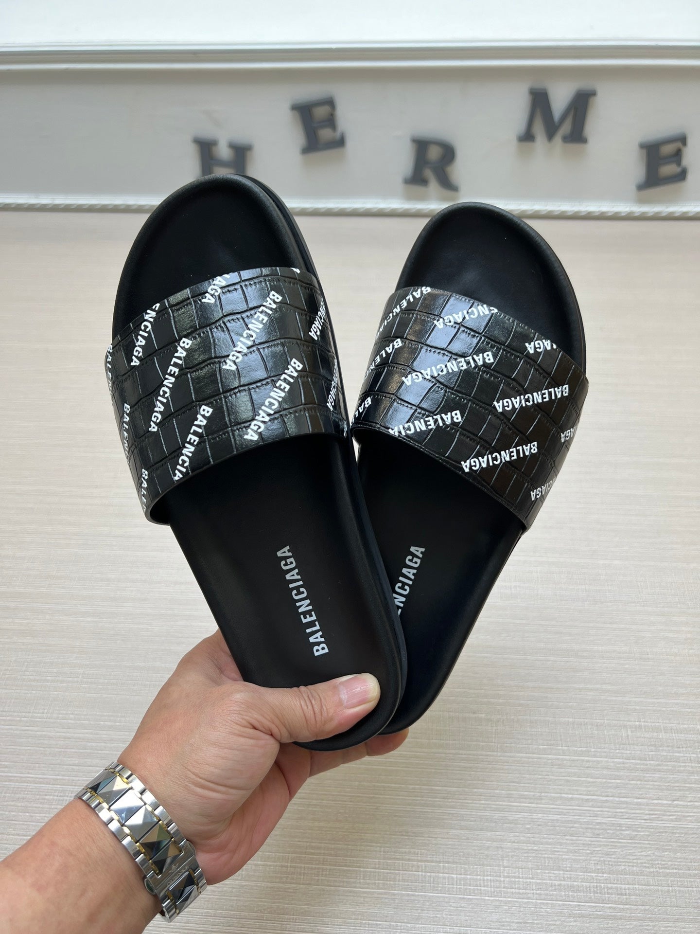 54J99Z    fashion  slippers