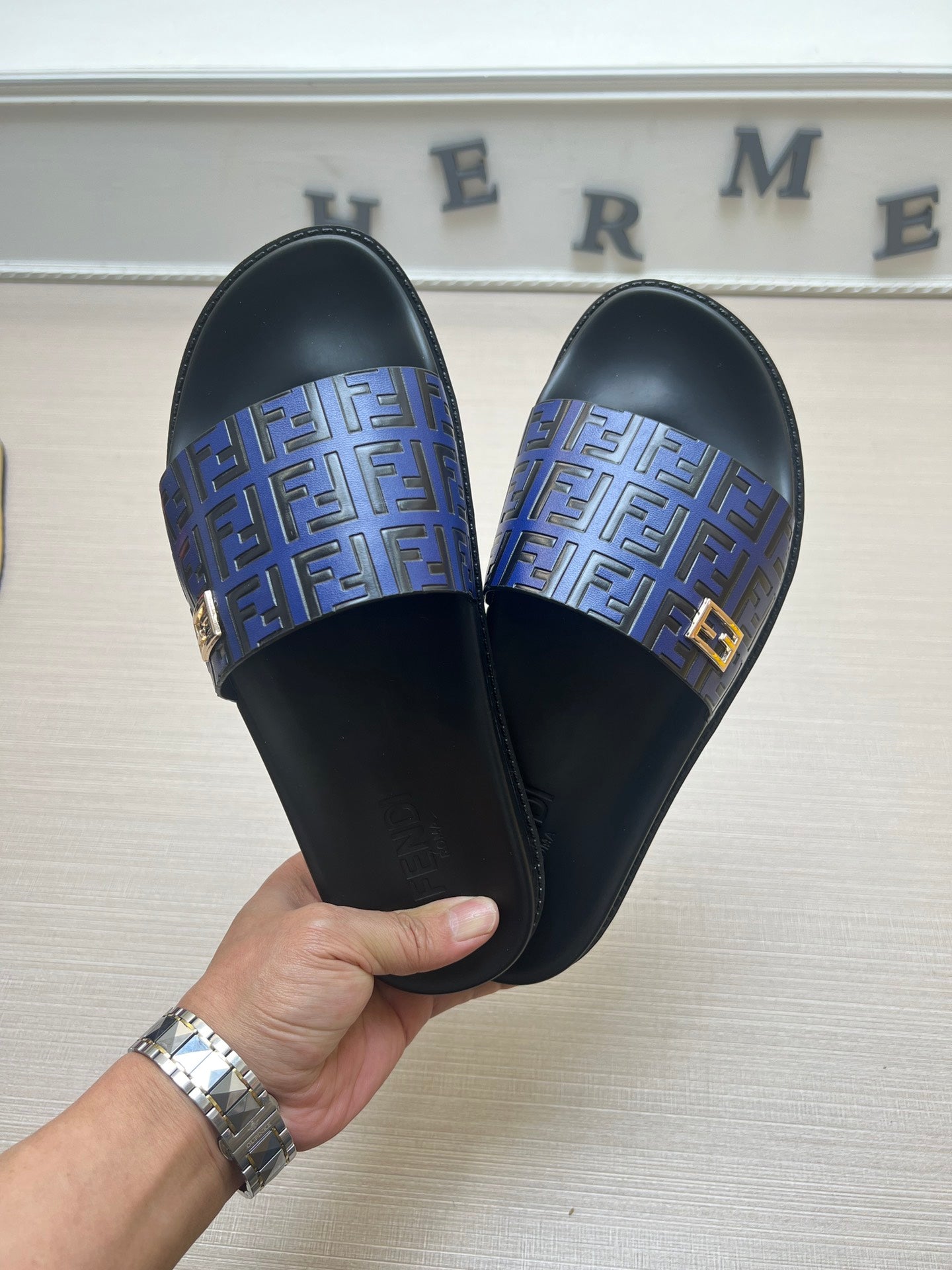 54F121Z   fashion slippers