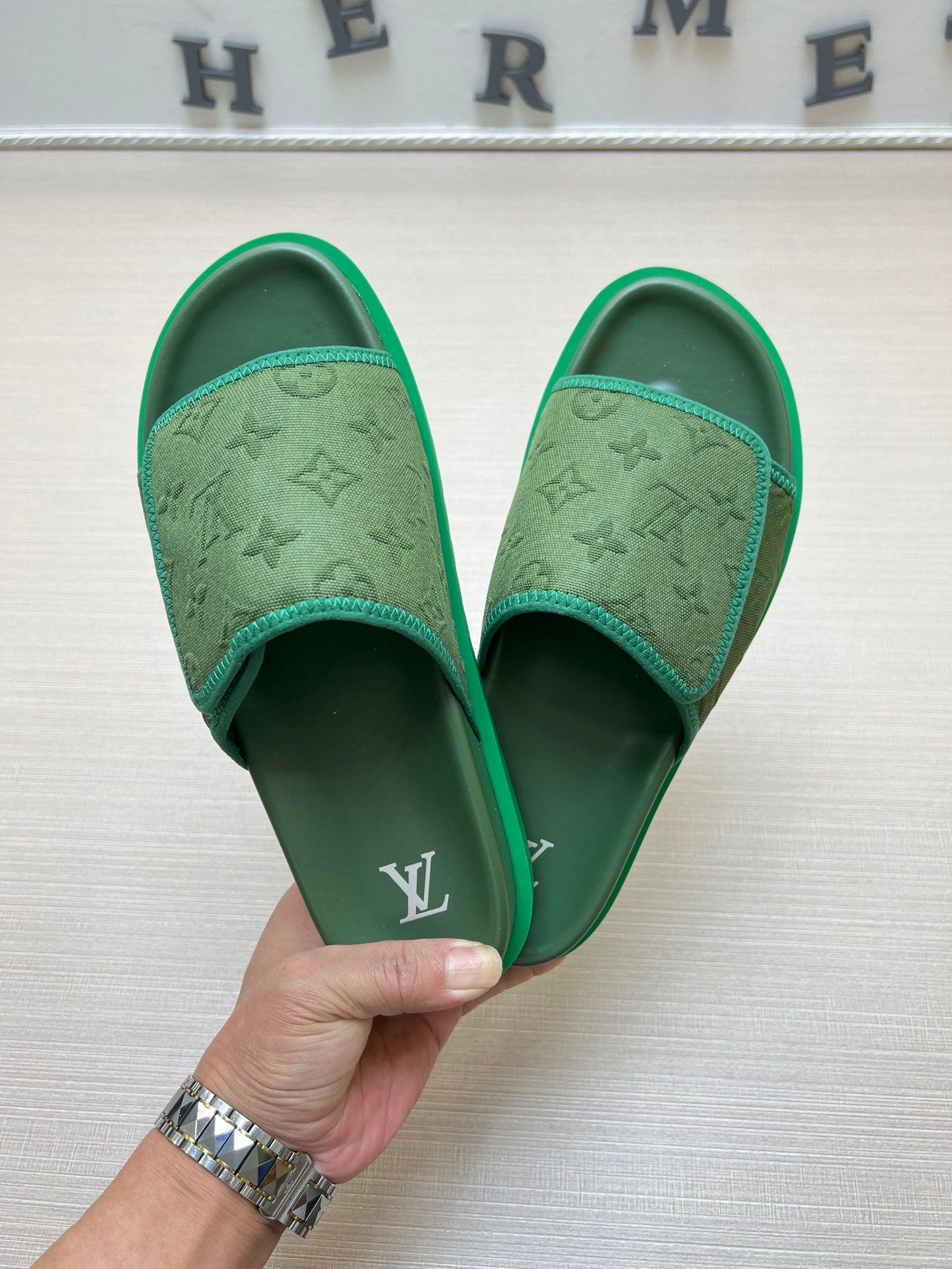 54E14Z   fashion  slippers