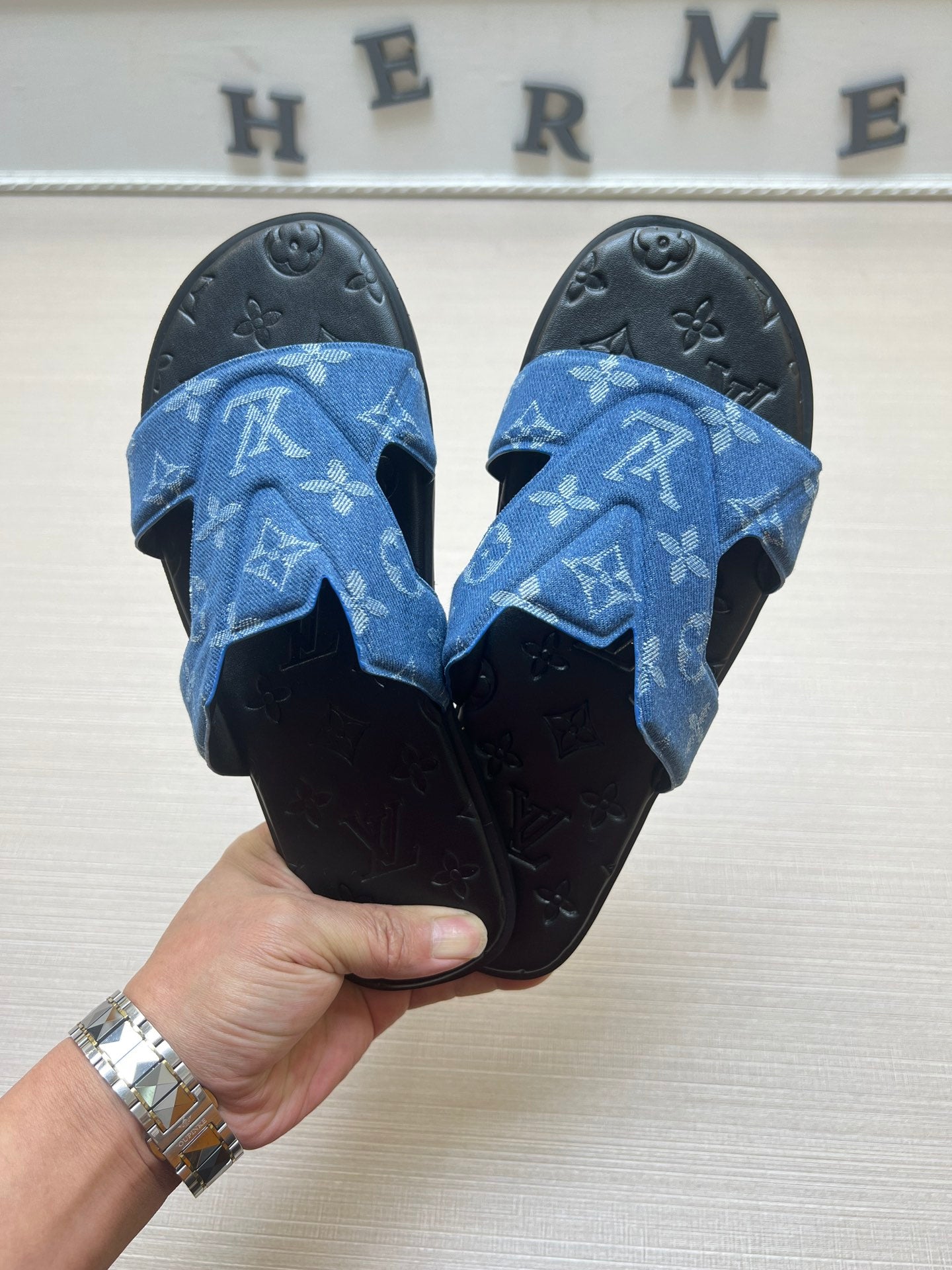 54E28Z  fashion  slippers