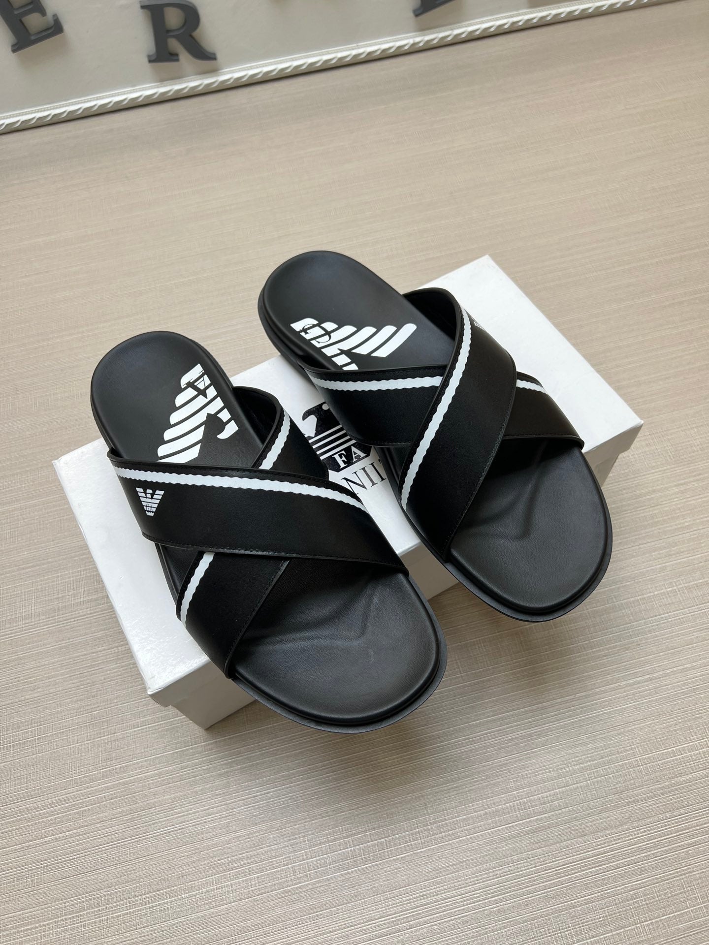 54A102Z  fashion   slippers