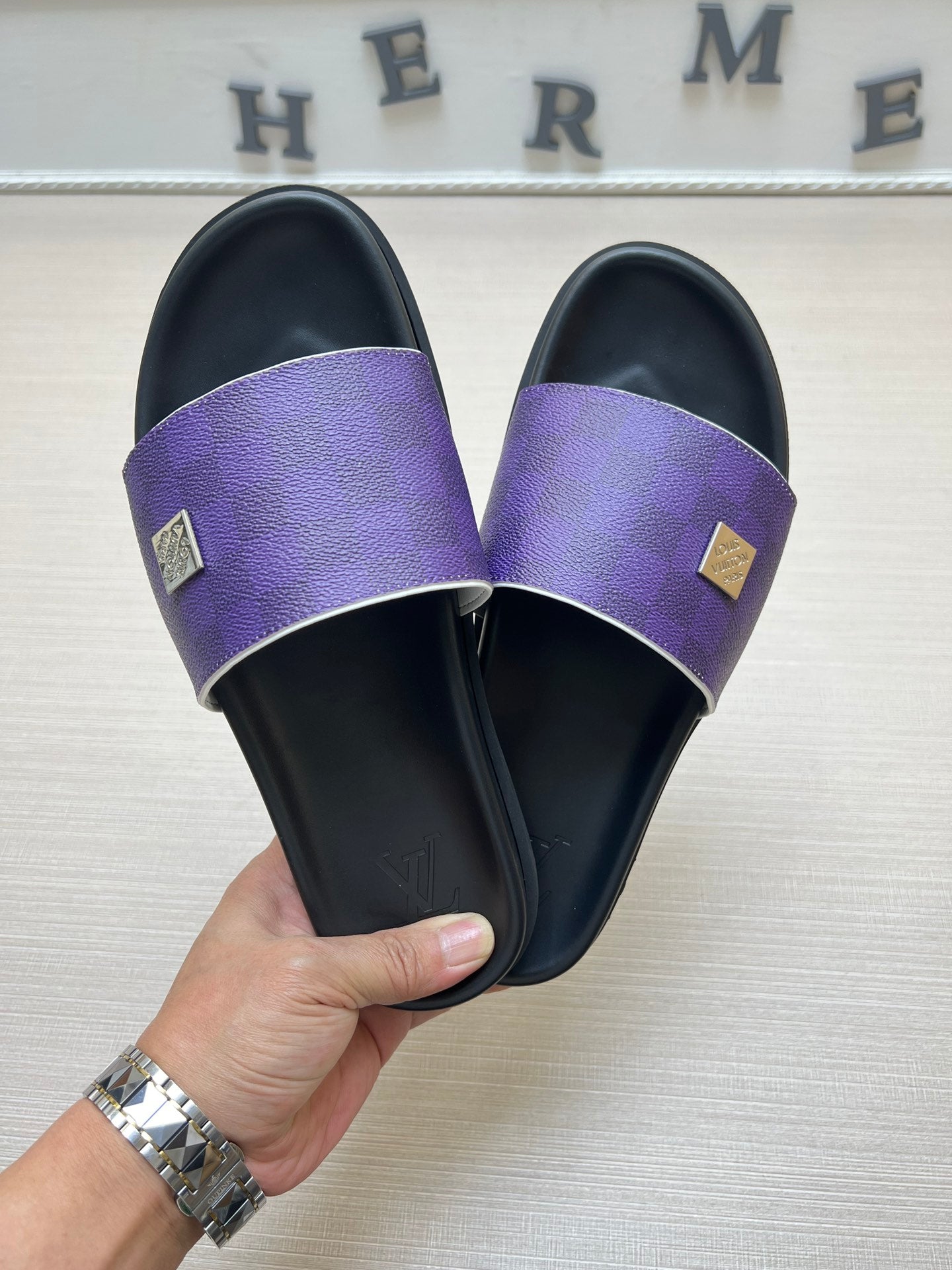 54E69Z    fashion slippers