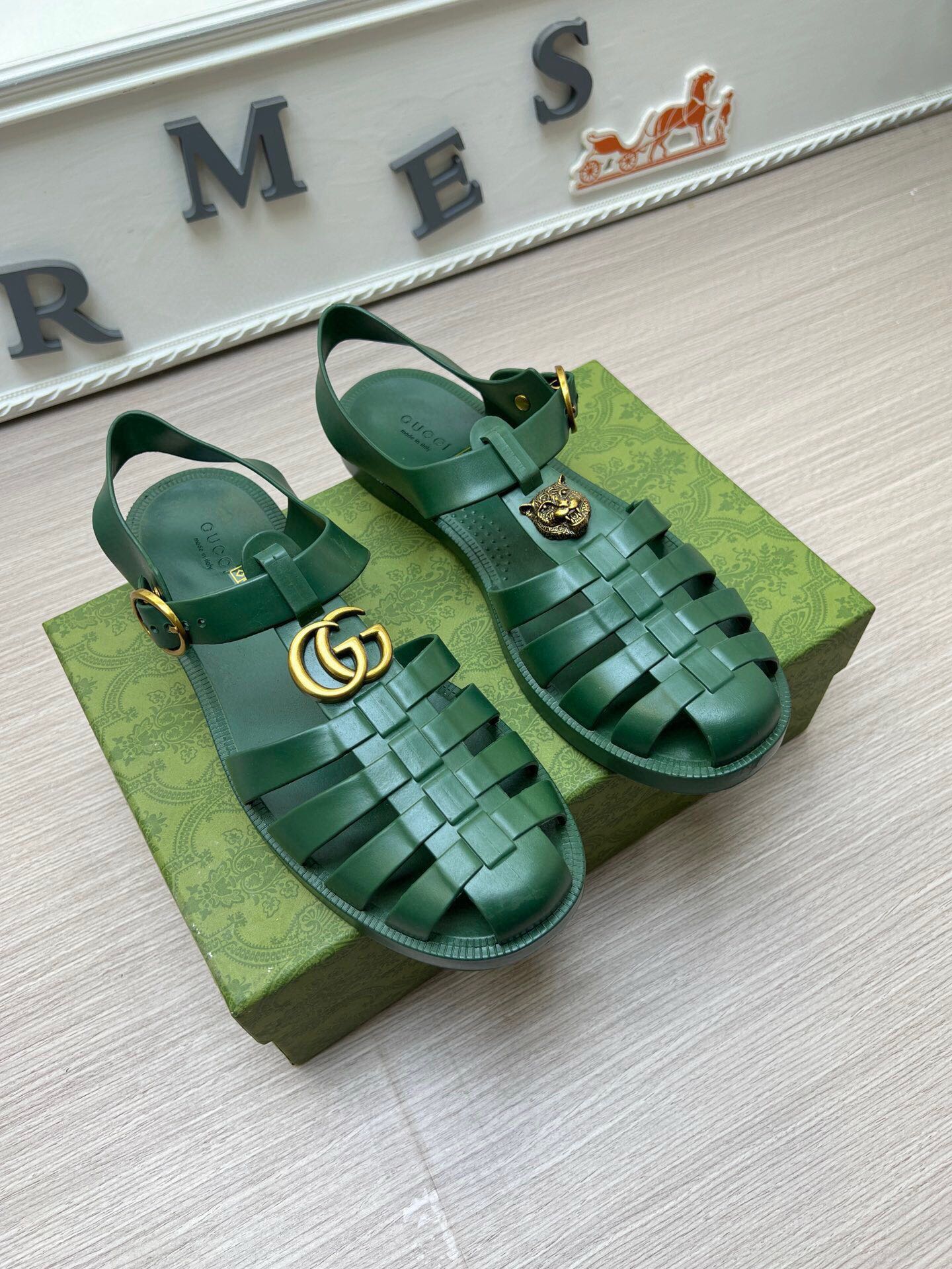 54B36Z   fashion sandals