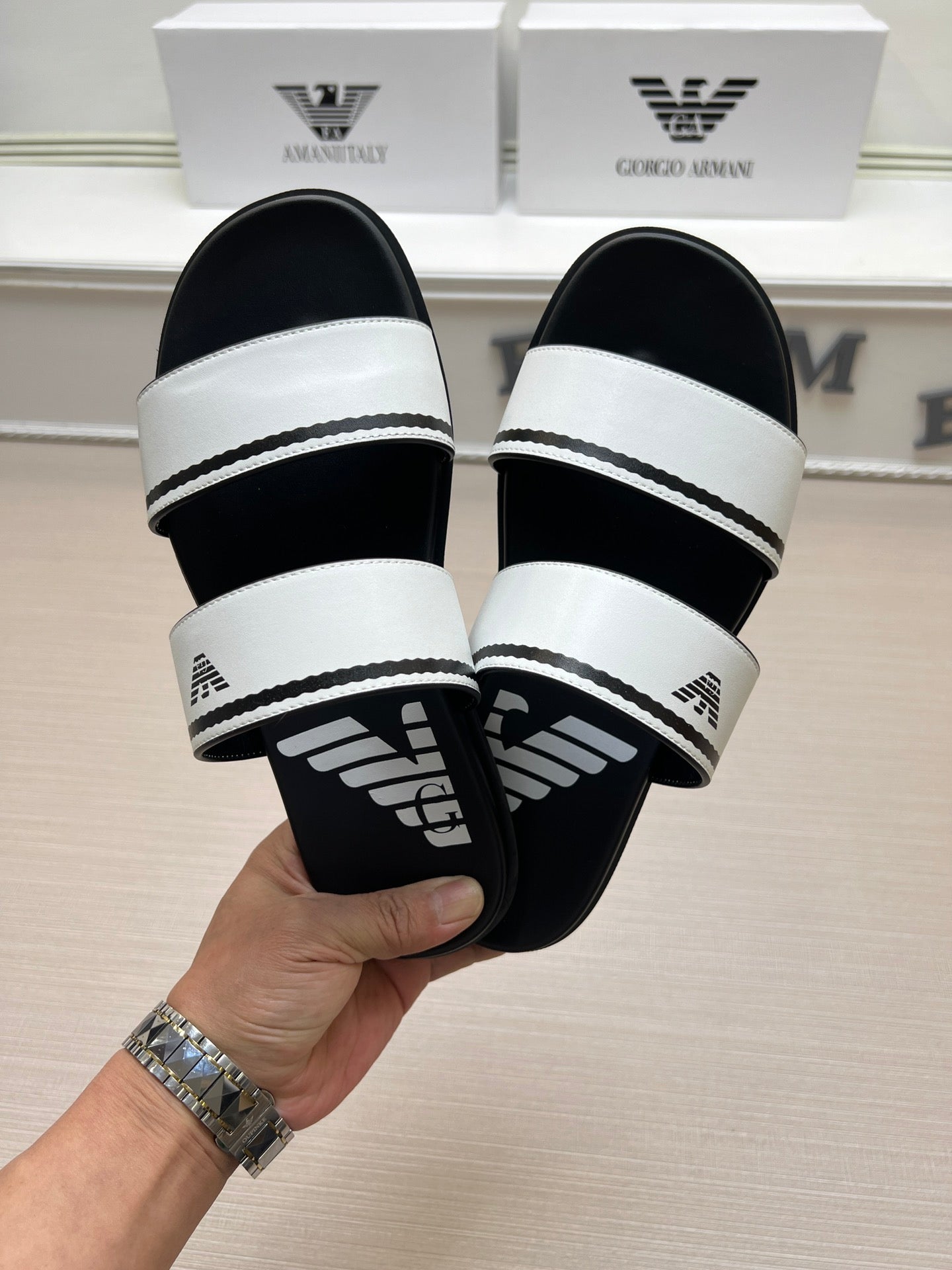 54A103Z    fashion   slippers