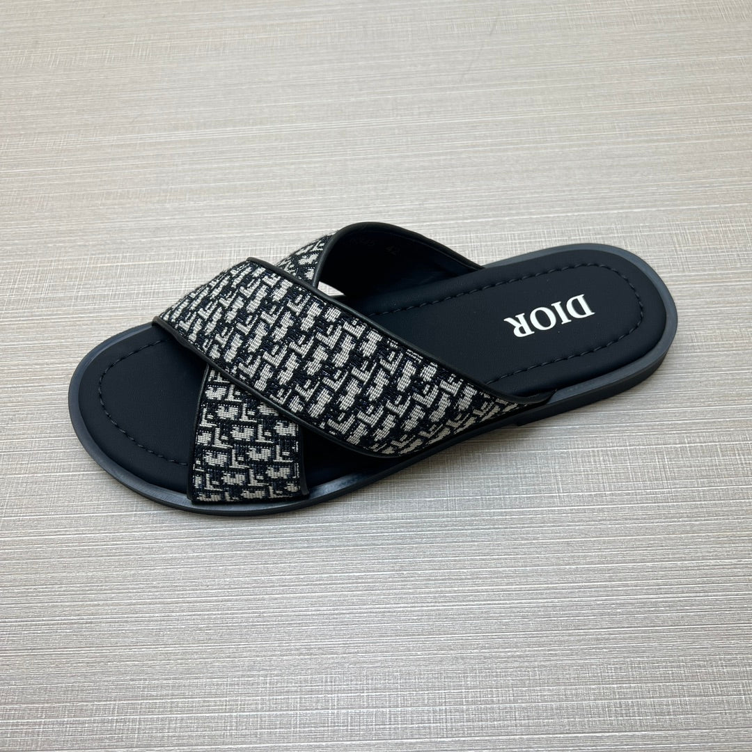 54D81Z   fashion  slippers