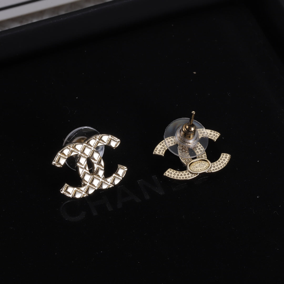 14C7E  Fashionable and high quality earrings