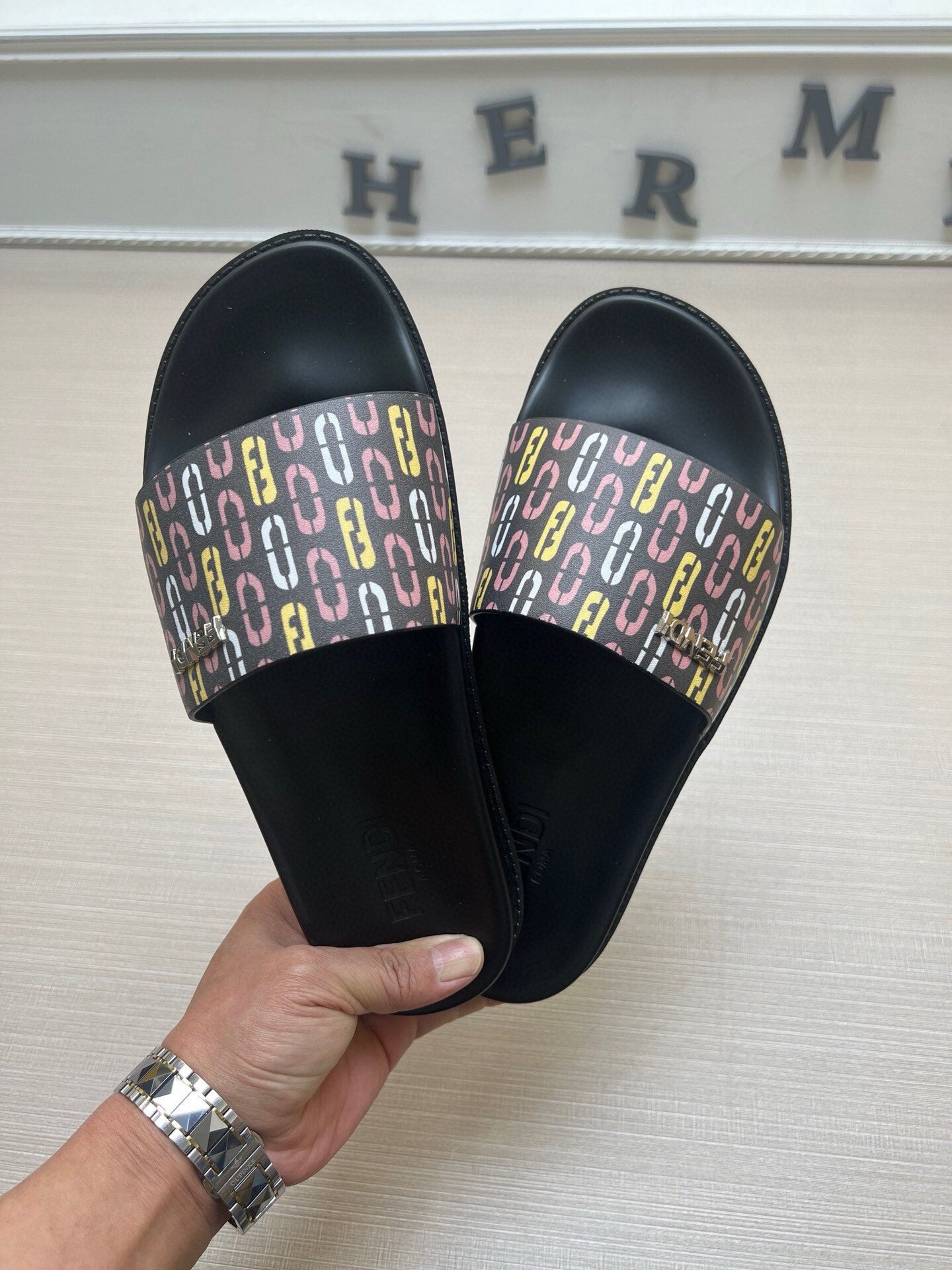 54F15Z  fashion slippers