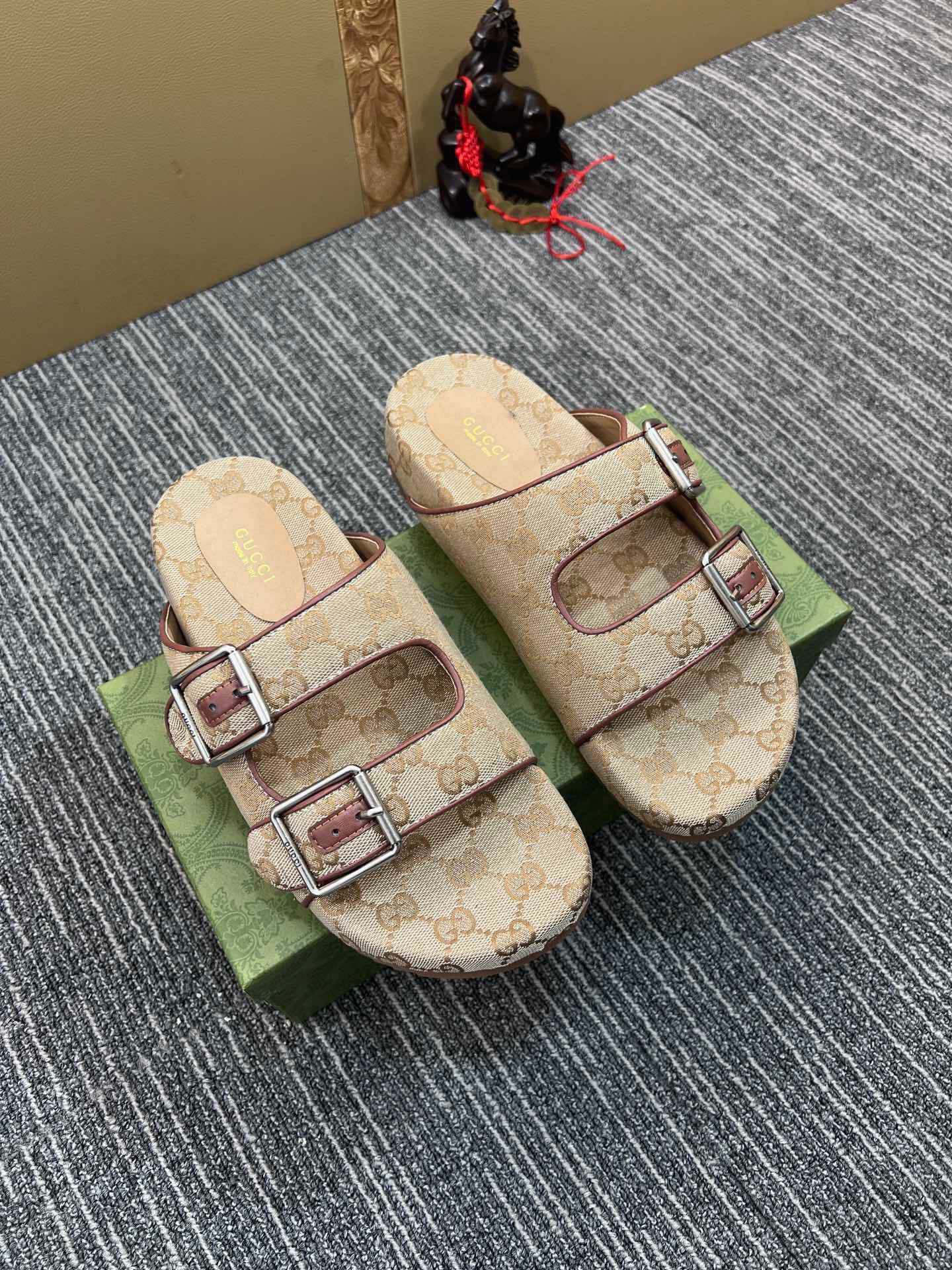 54B123Z  fashion slippers