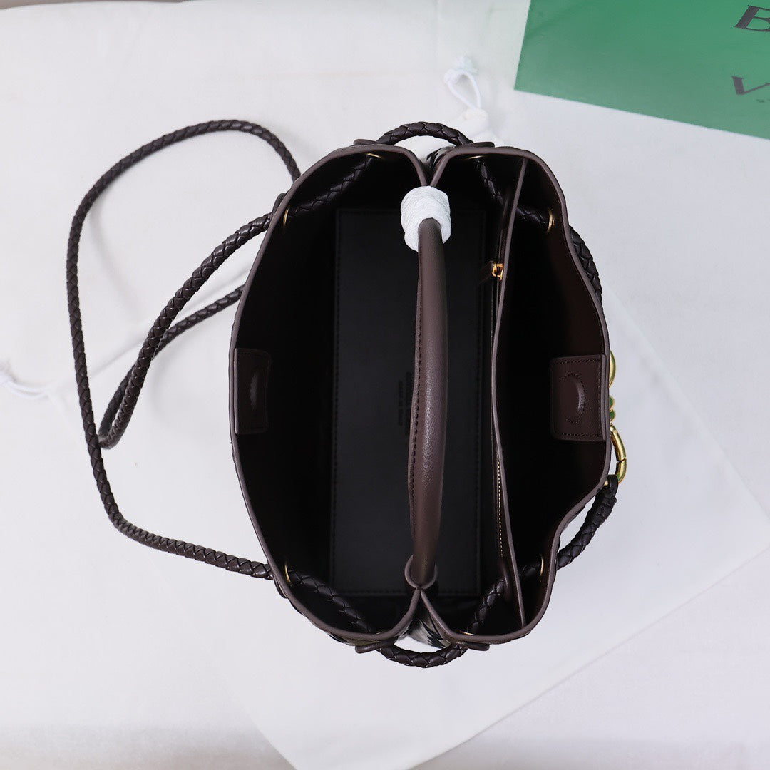 1XA80B (Fashionable leather bag )