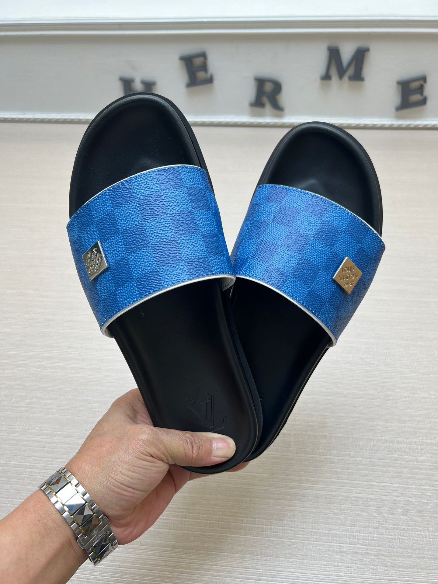 54E69Z    fashion slippers