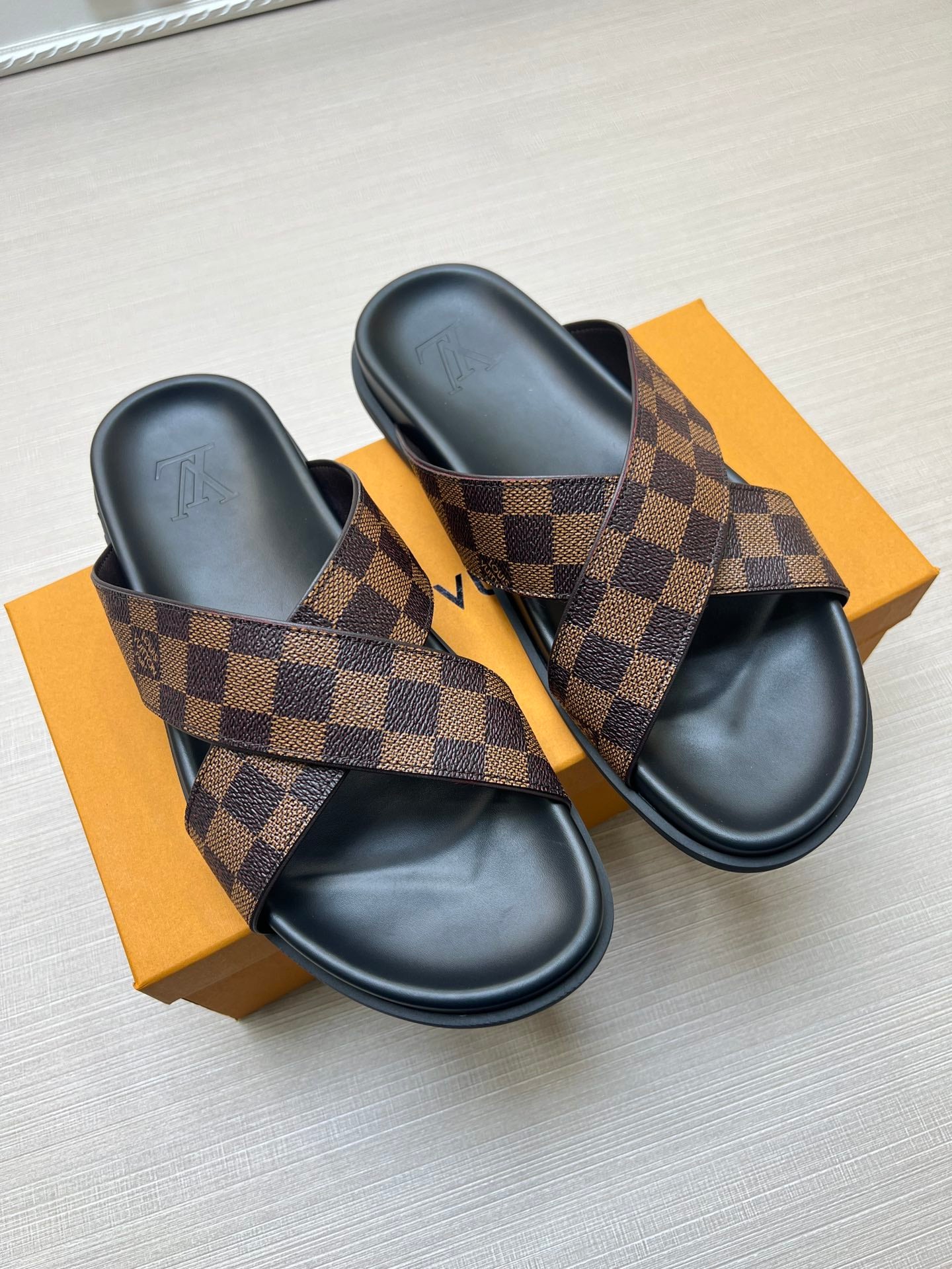 54E60Z   fashion  slippers