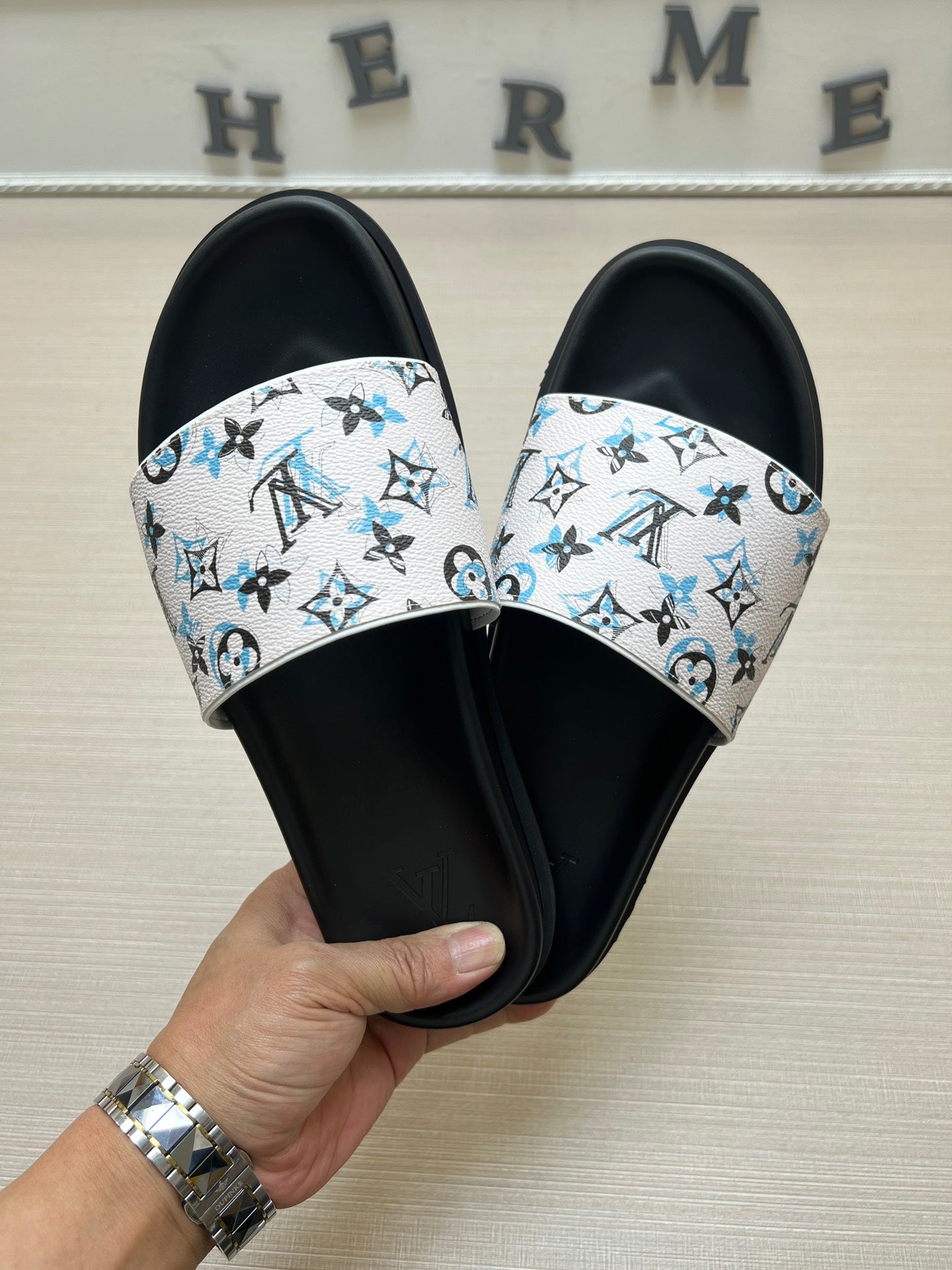 54E70Z   fashion  slippers