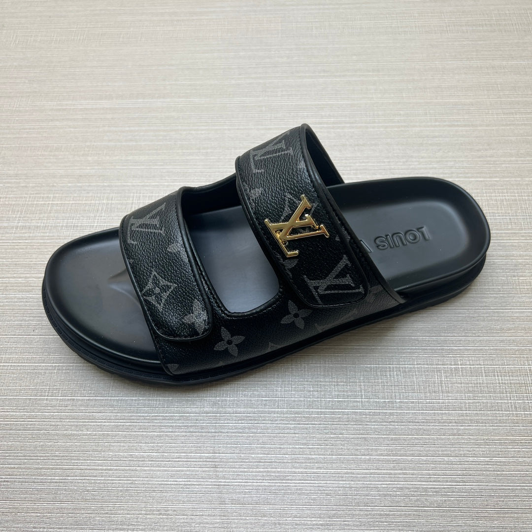 54E11Z    fashion slippers