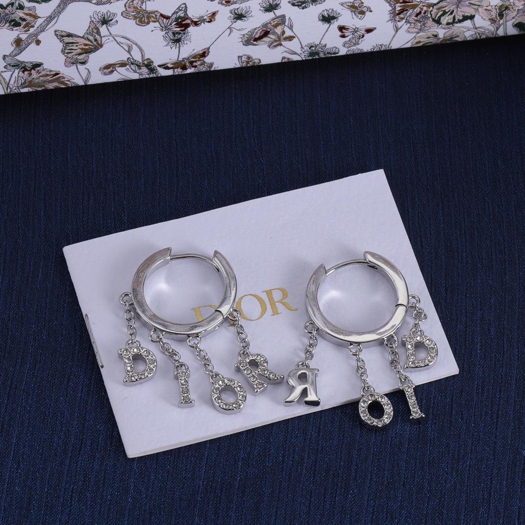 14D585E  Fashionable and high quality Earrings