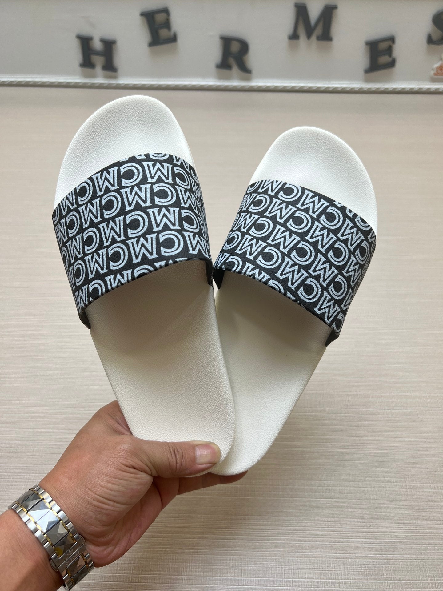 54M45Z    fashion  slippers