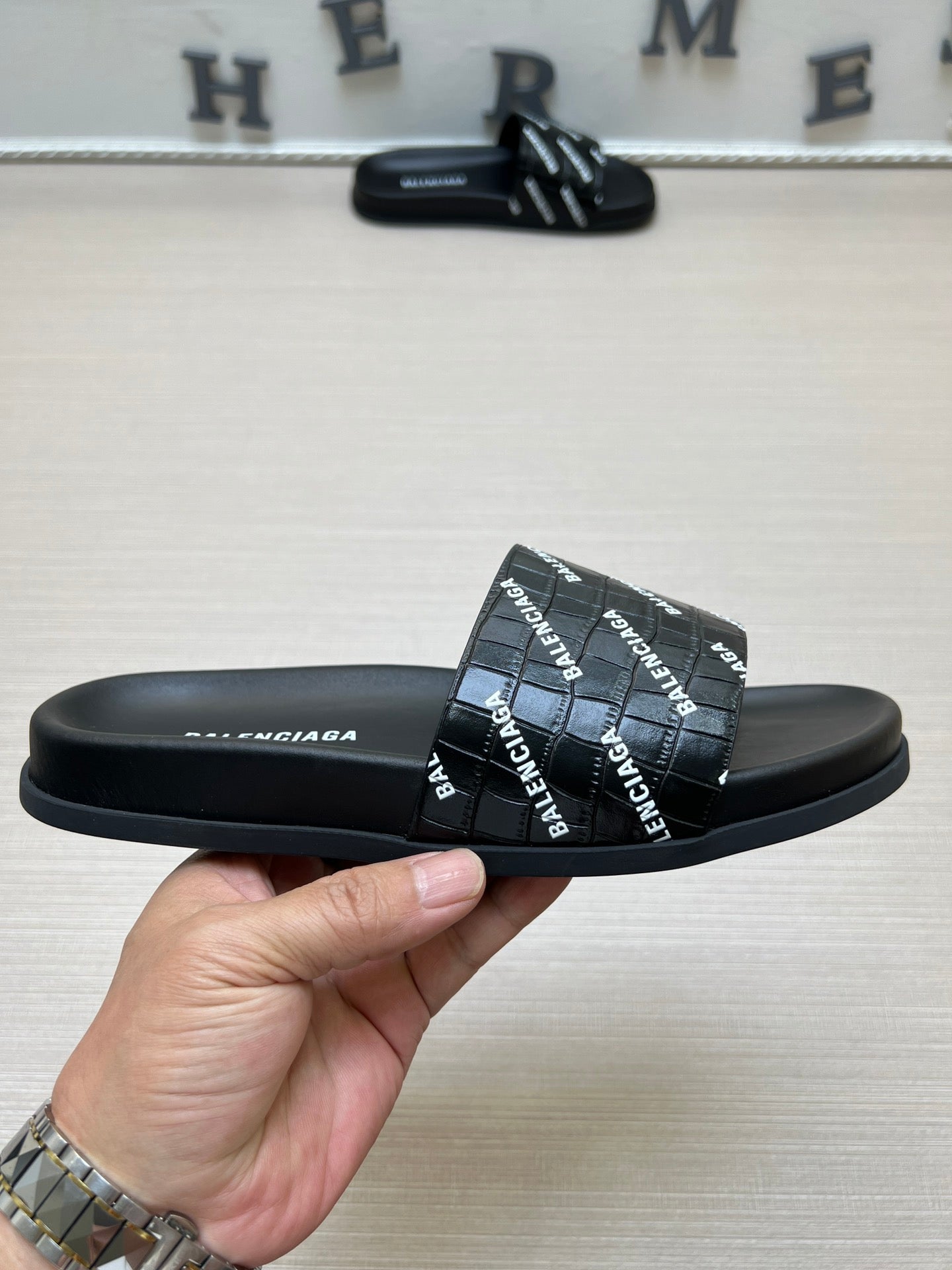 54J99Z    fashion  slippers