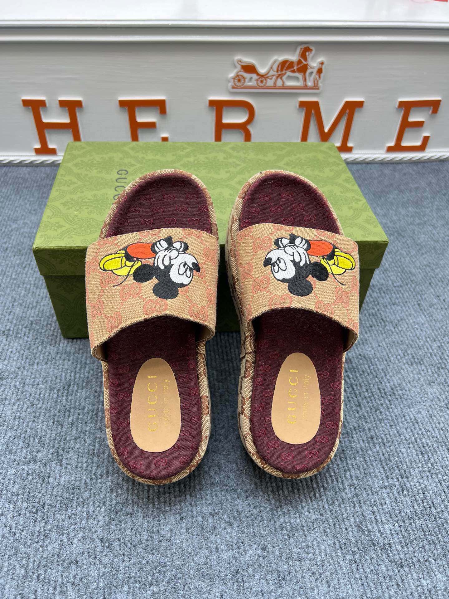 54B122Z  fashion slippers  Sole thickness 5.5cm