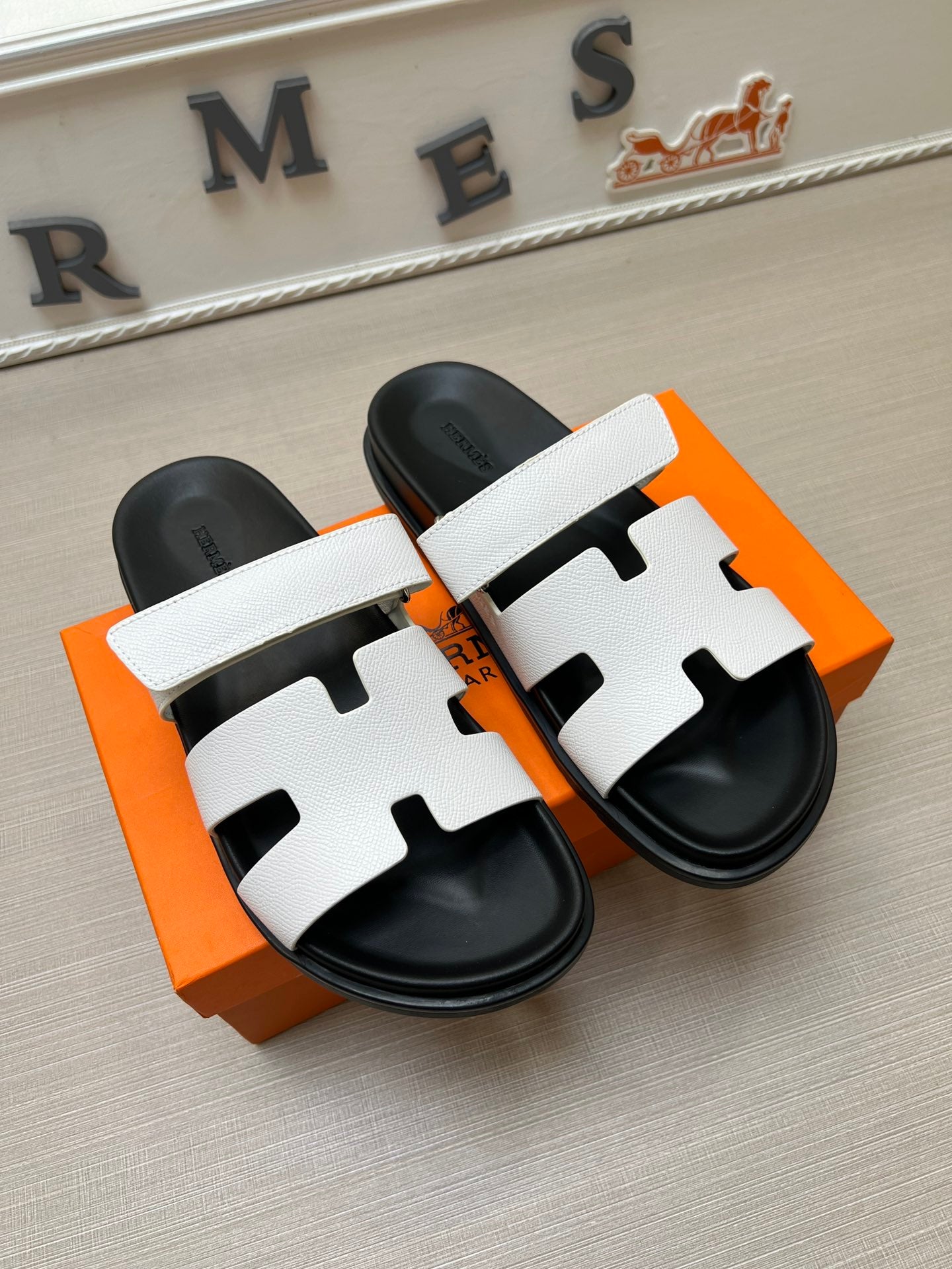 54H1Z    fashion slippers