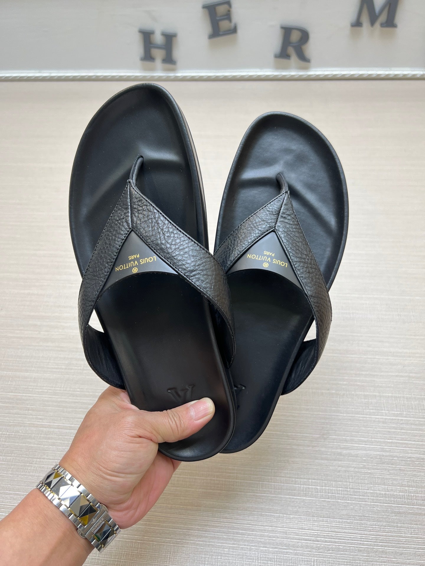 54E85Z     fashion slippers