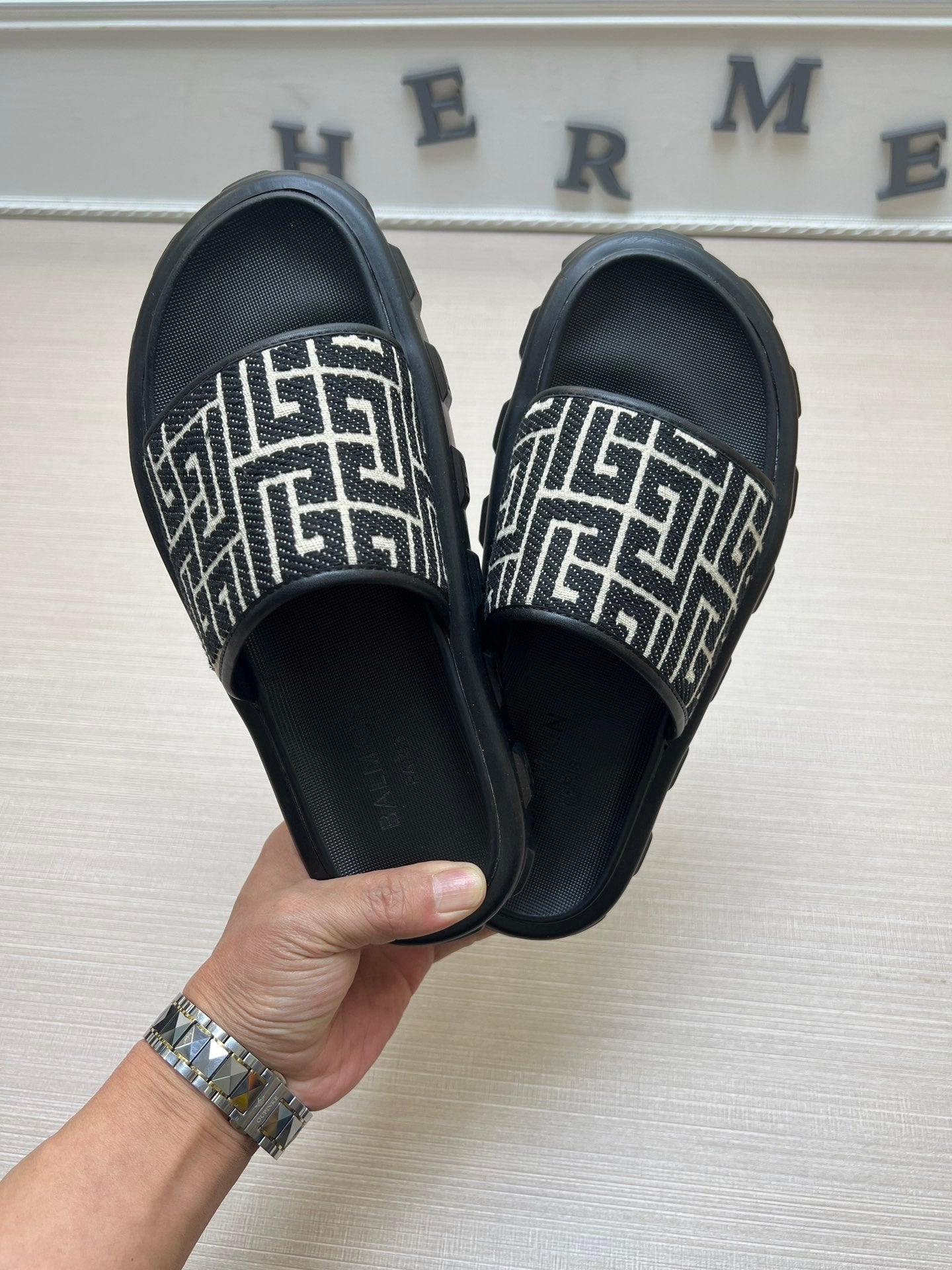 54A110Z   fashion  slippers