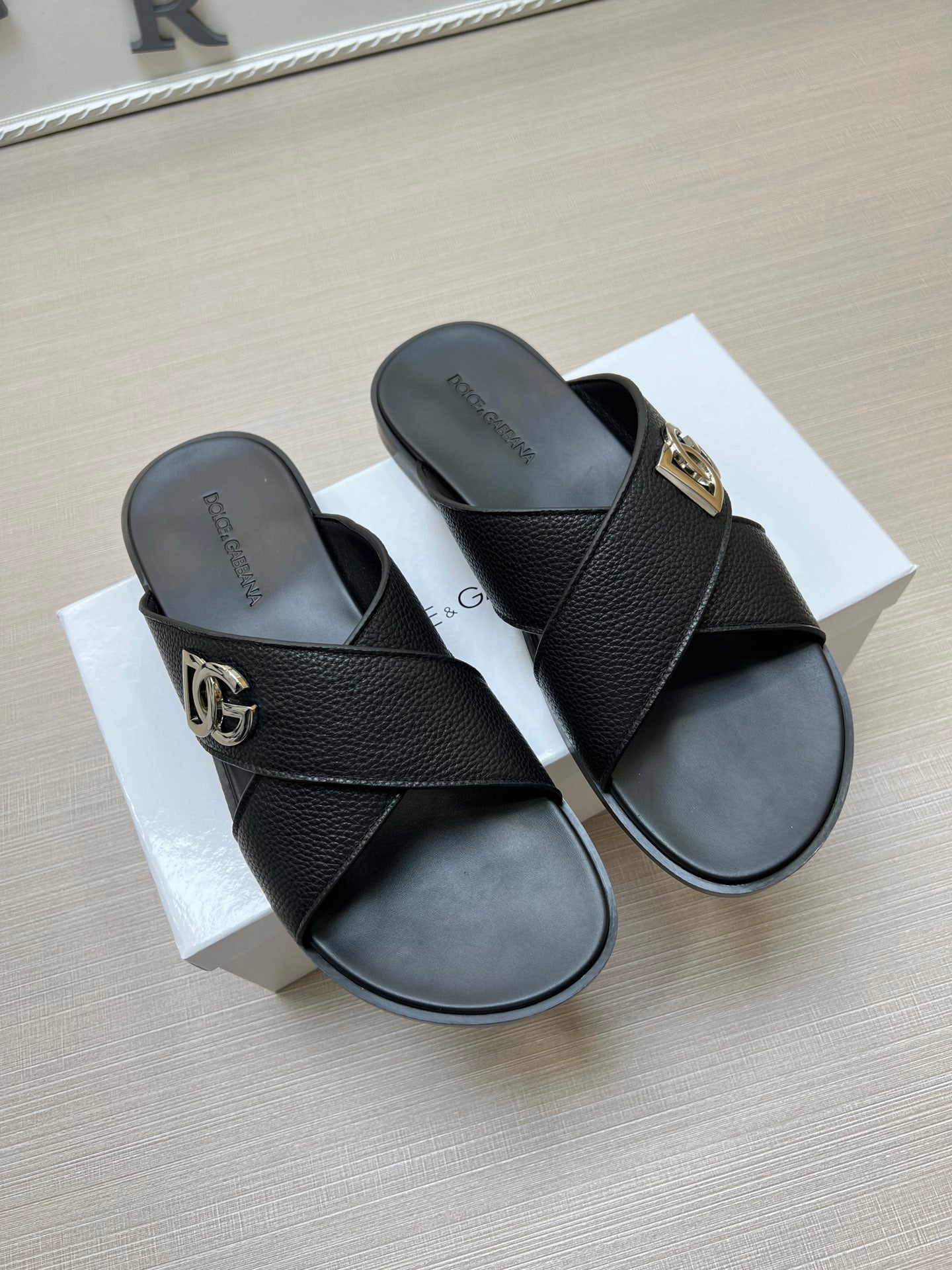 54A101Z    fashion slippers